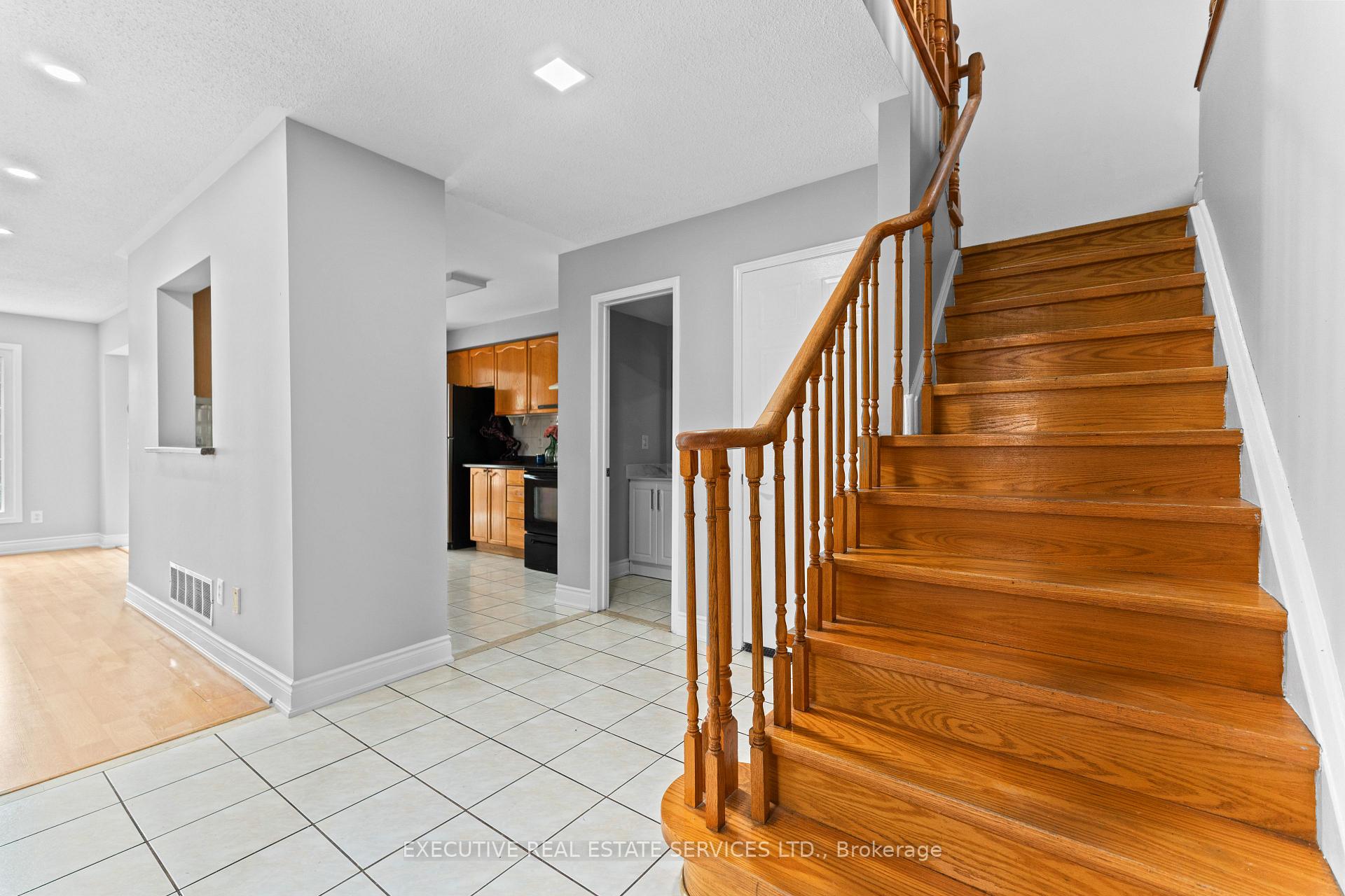 Photo 6 of 11 Upwood Place, Brampton, Sandringham-Wellington — HOMEH