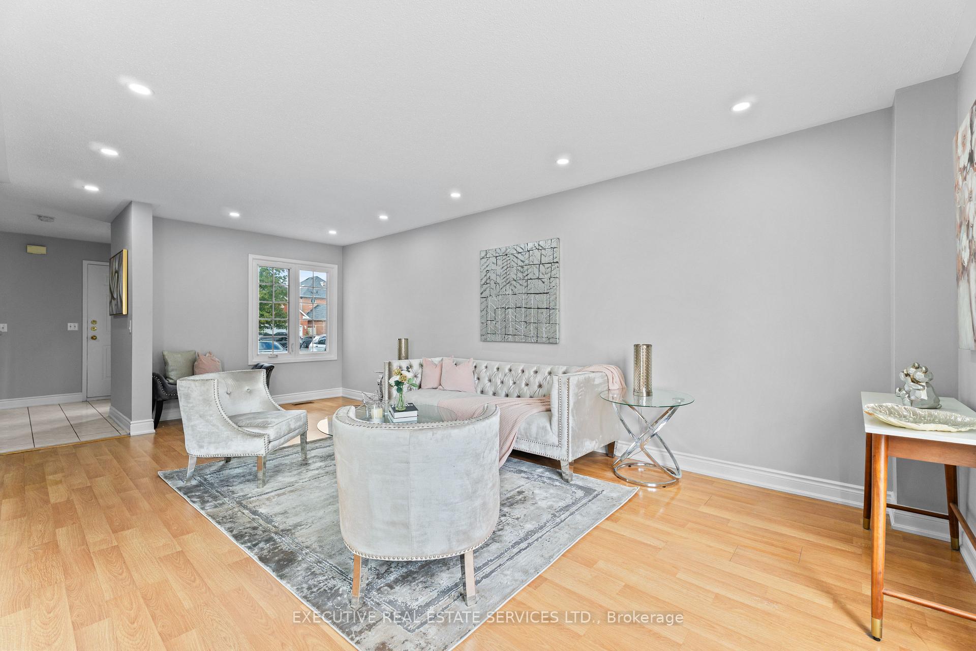 Photo 12 of 11 Upwood Place, Brampton, Sandringham-Wellington — HOMEH