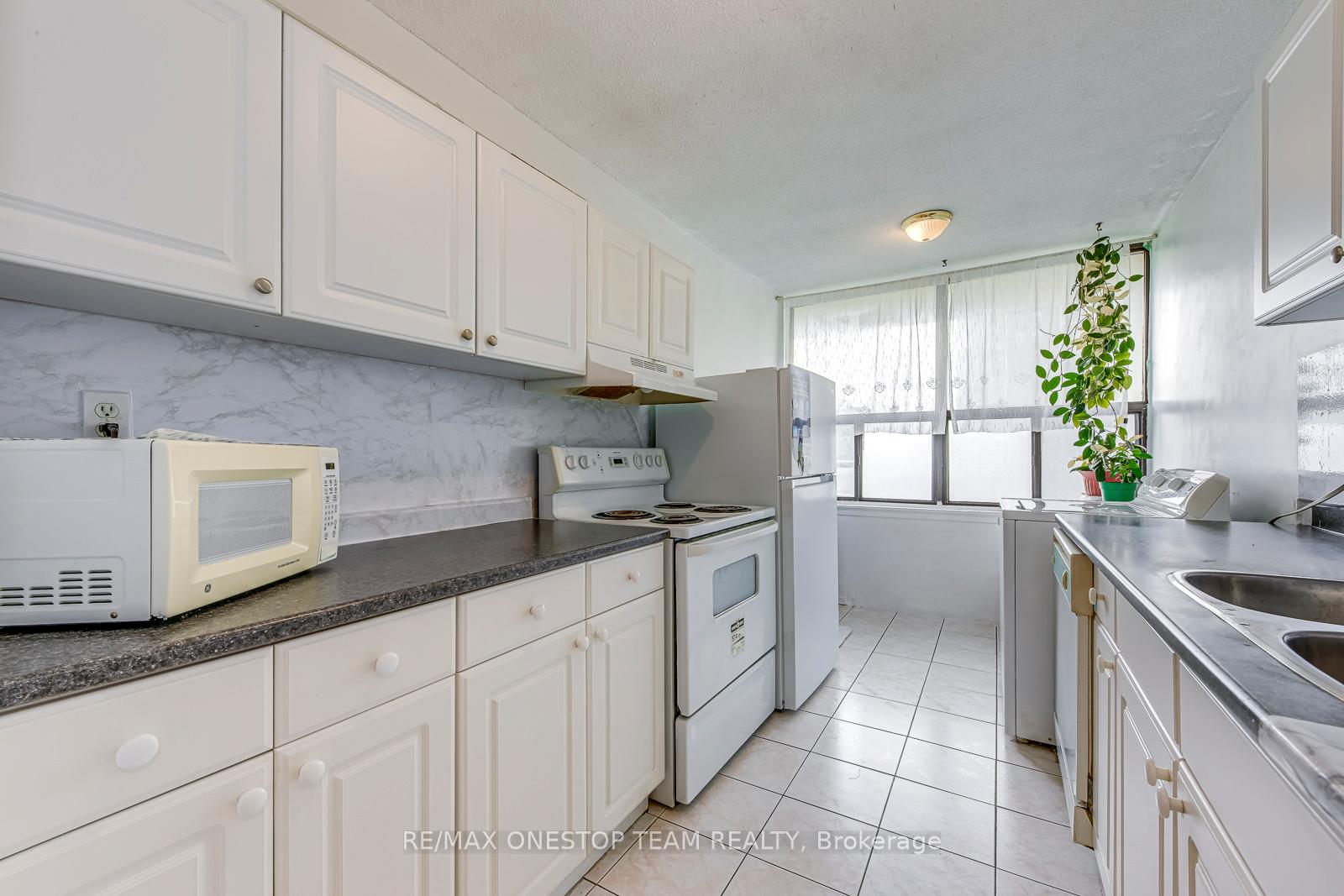 Photo 7 of Unit 402, 4 Kings Cross Road, Brampton, Queen Street Corridor — HOMEH
