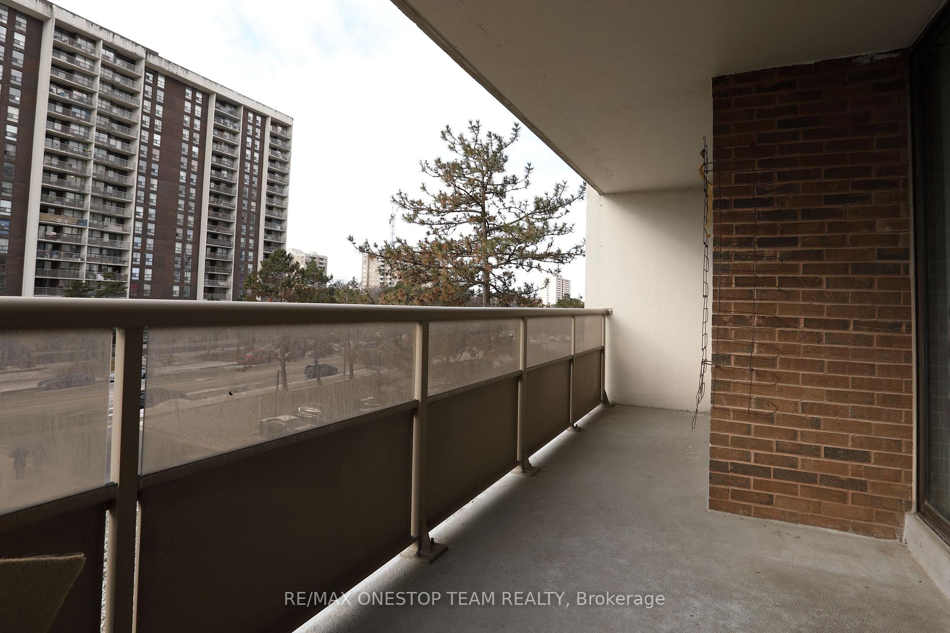 Photo 11 of Unit 402, 4 Kings Cross Road, Brampton, Queen Street Corridor — HOMEH