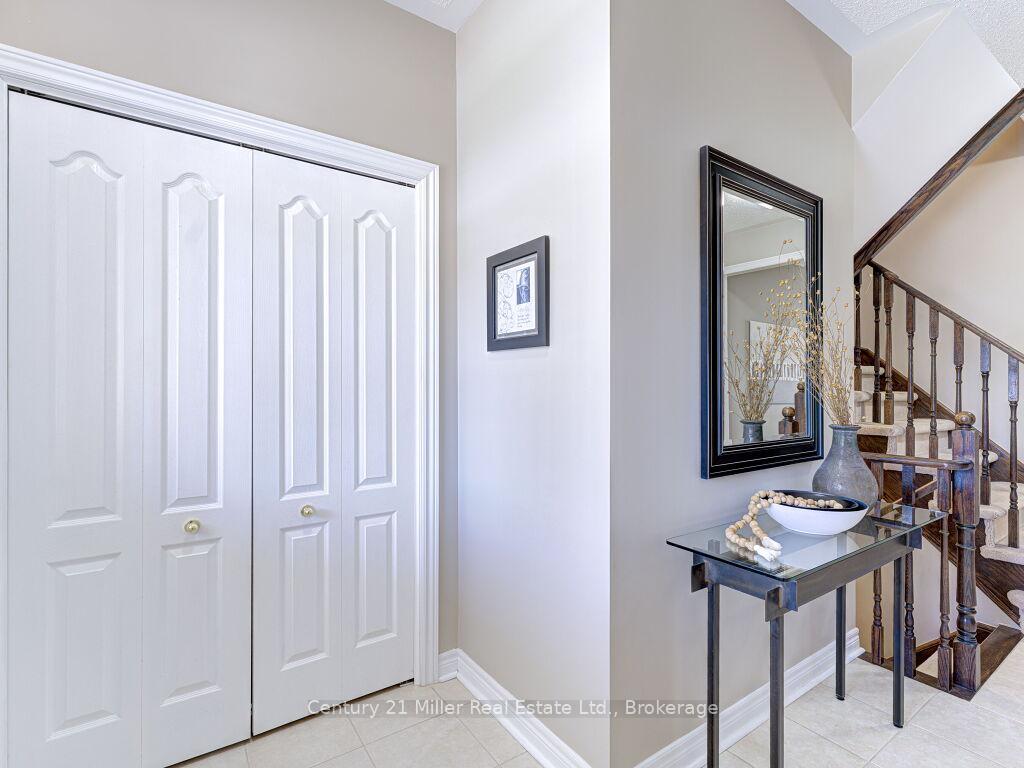 Photo 4 of 3268 Sealey Crescent, Burlington, Alton — HOMEH