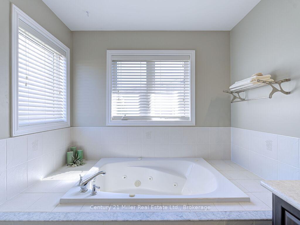 Photo 23 of 3268 Sealey Crescent, Burlington, Alton — HOMEH