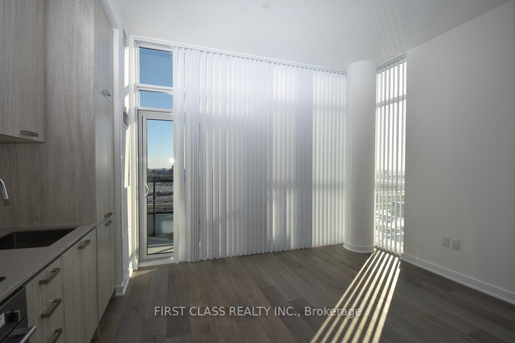 Photo 8 of Unit 1809, 10 Honeycrisp Crescent, Vaughan, Vaughan Corporate Centre — HOMEH