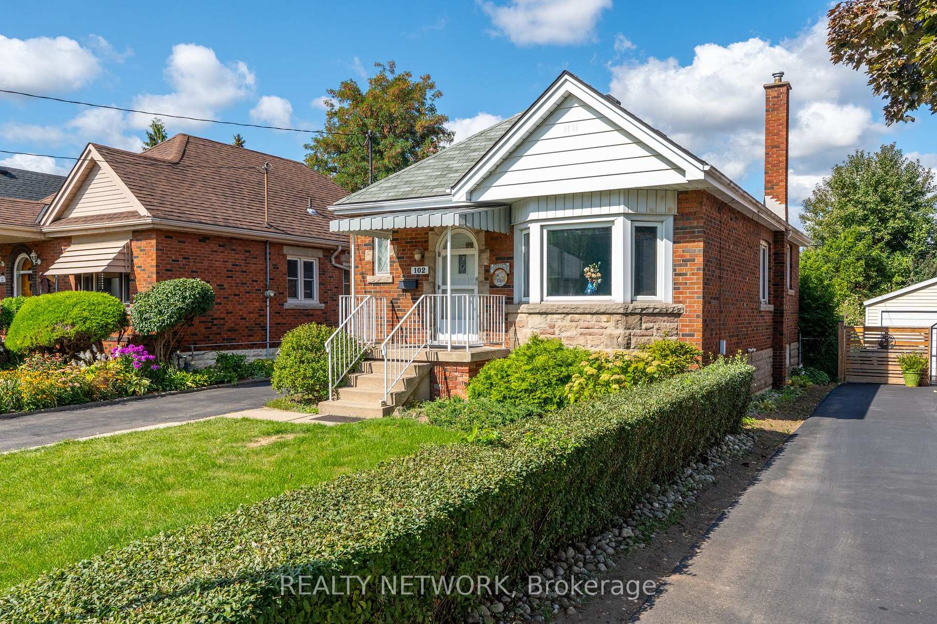 Photo 3 of 102 Barons Avenue S, Hamilton, Bartonville — HOMEH
