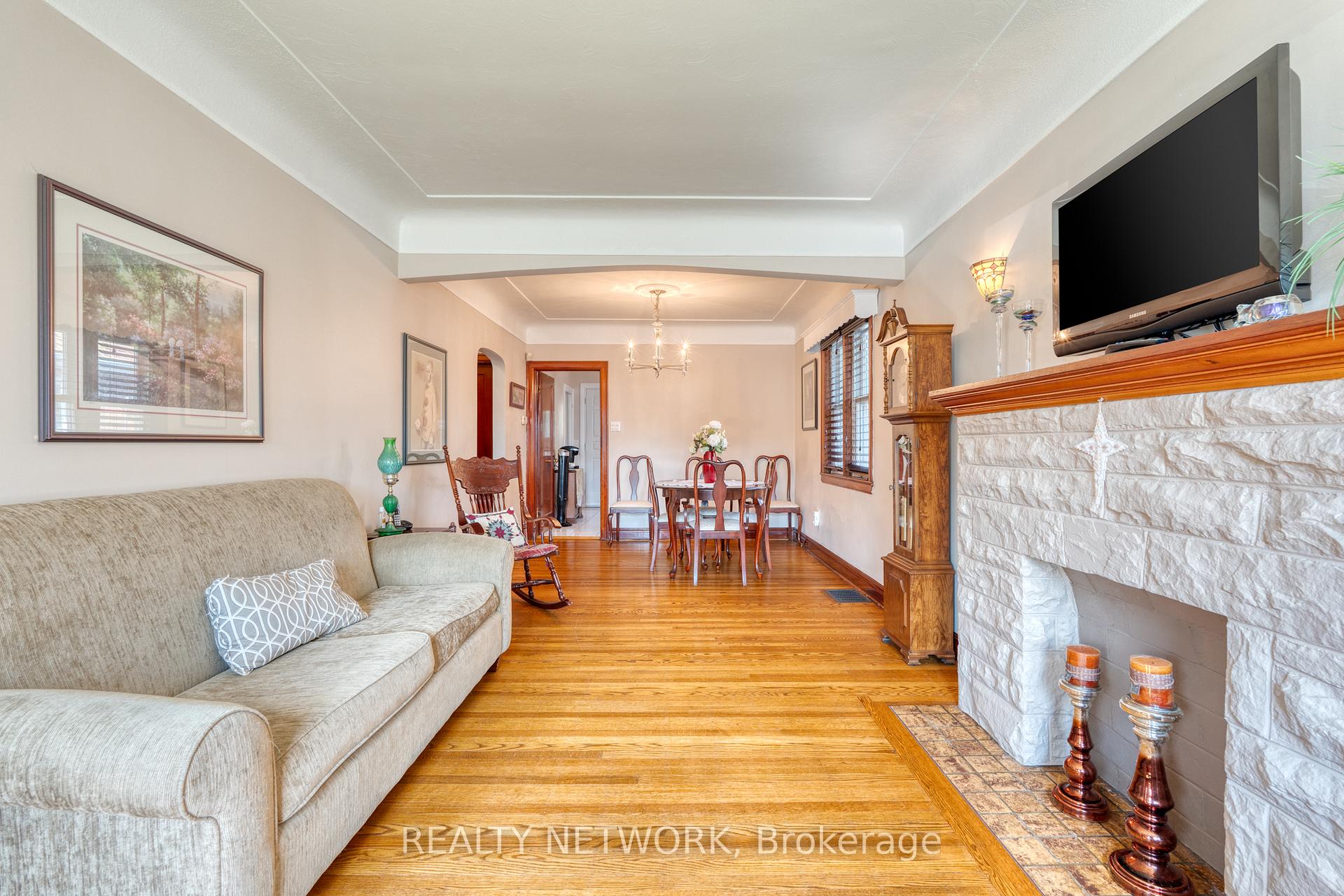 Photo 7 of 102 Barons Avenue S, Hamilton, Bartonville — HOMEH