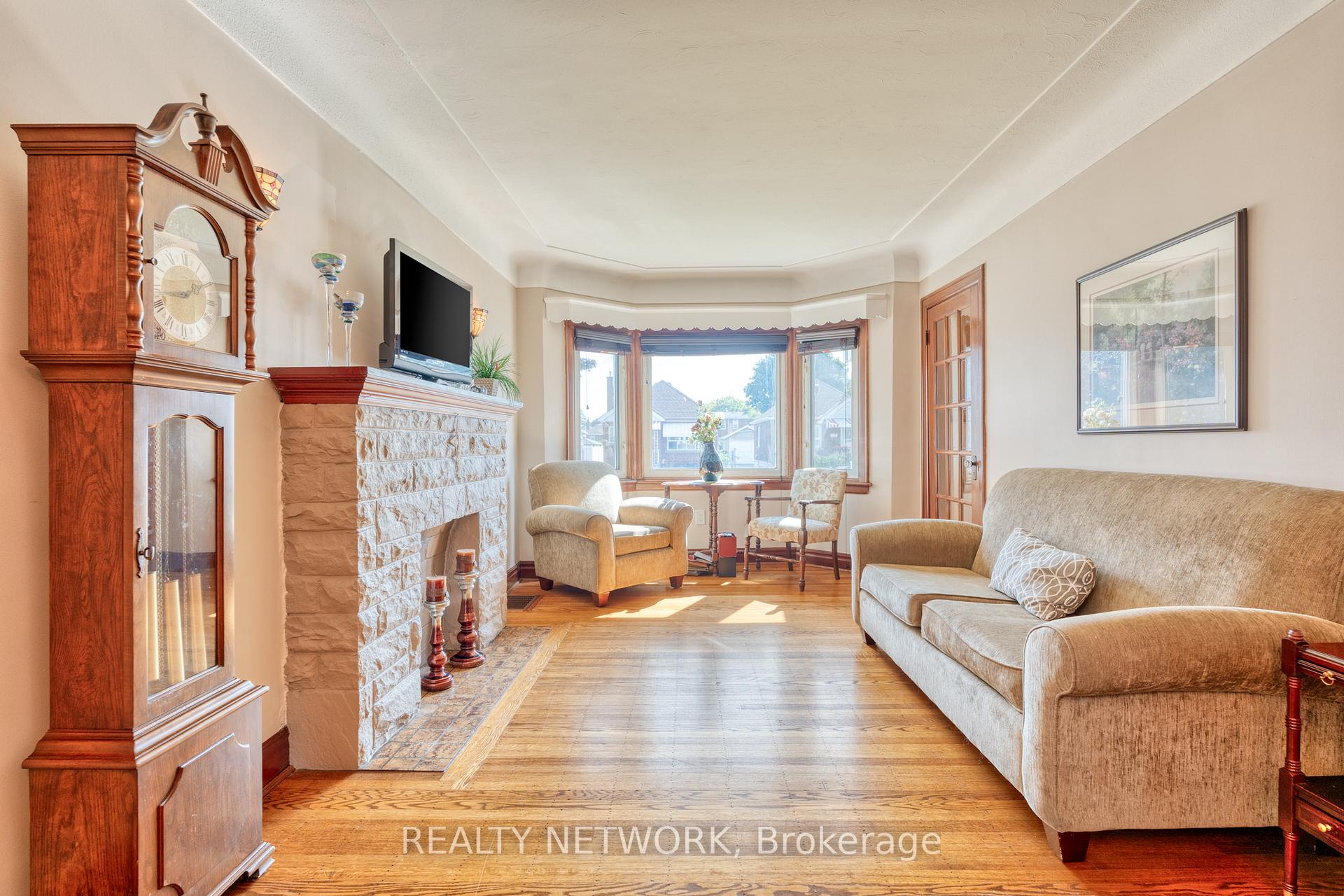 Photo 6 of 102 Barons Avenue S, Hamilton, Bartonville — HOMEH