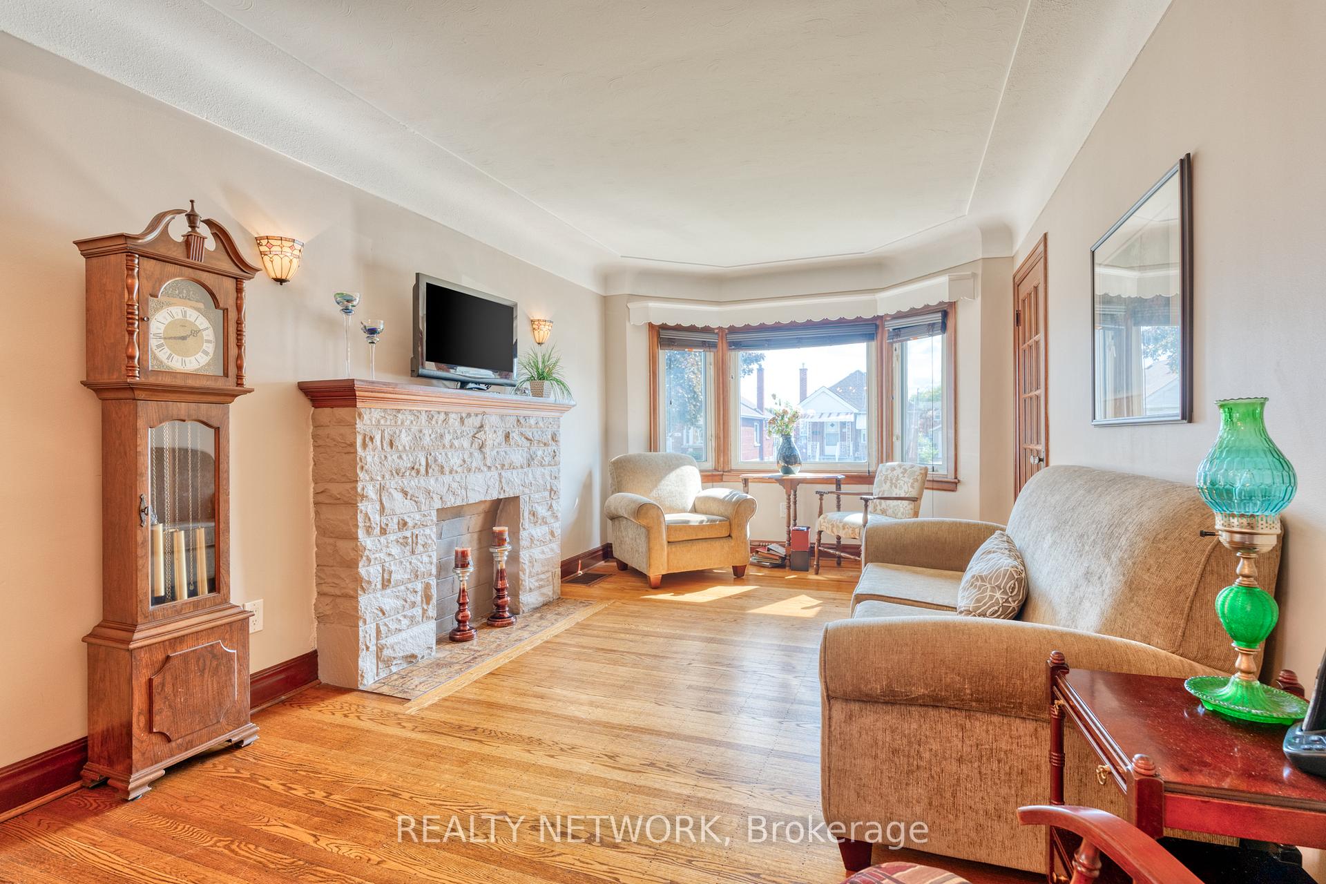 Photo 26 of 102 Barons Avenue S, Hamilton, Bartonville — HOMEH