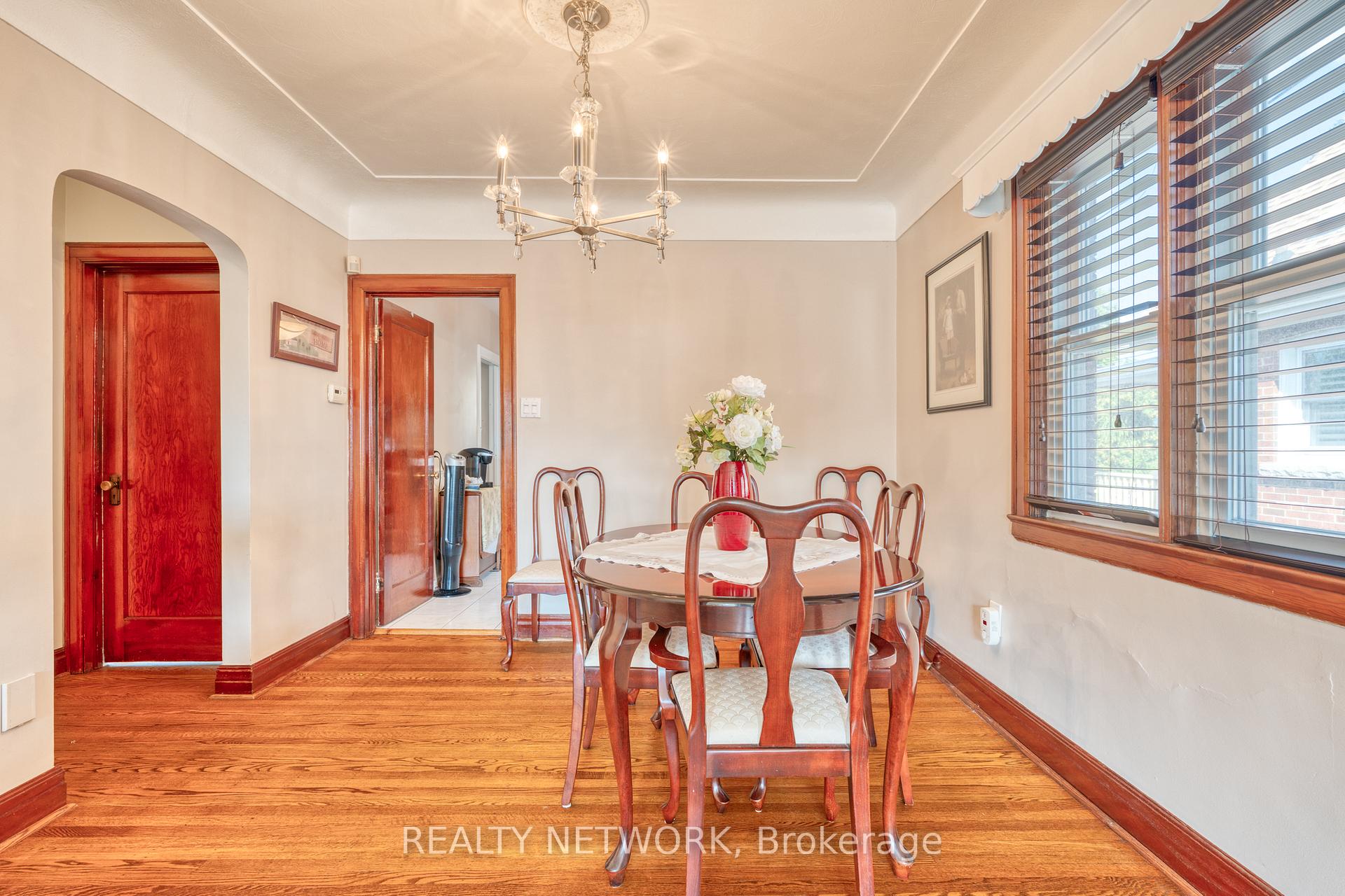 Photo 25 of 102 Barons Avenue S, Hamilton, Bartonville — HOMEH