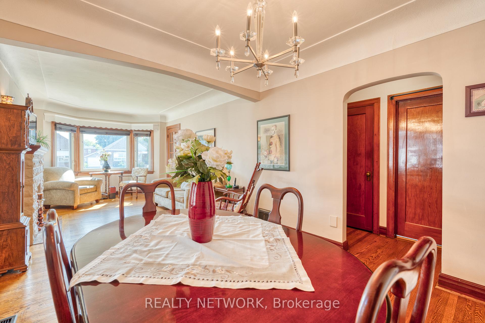Photo 19 of 102 Barons Avenue S, Hamilton, Bartonville — HOMEH