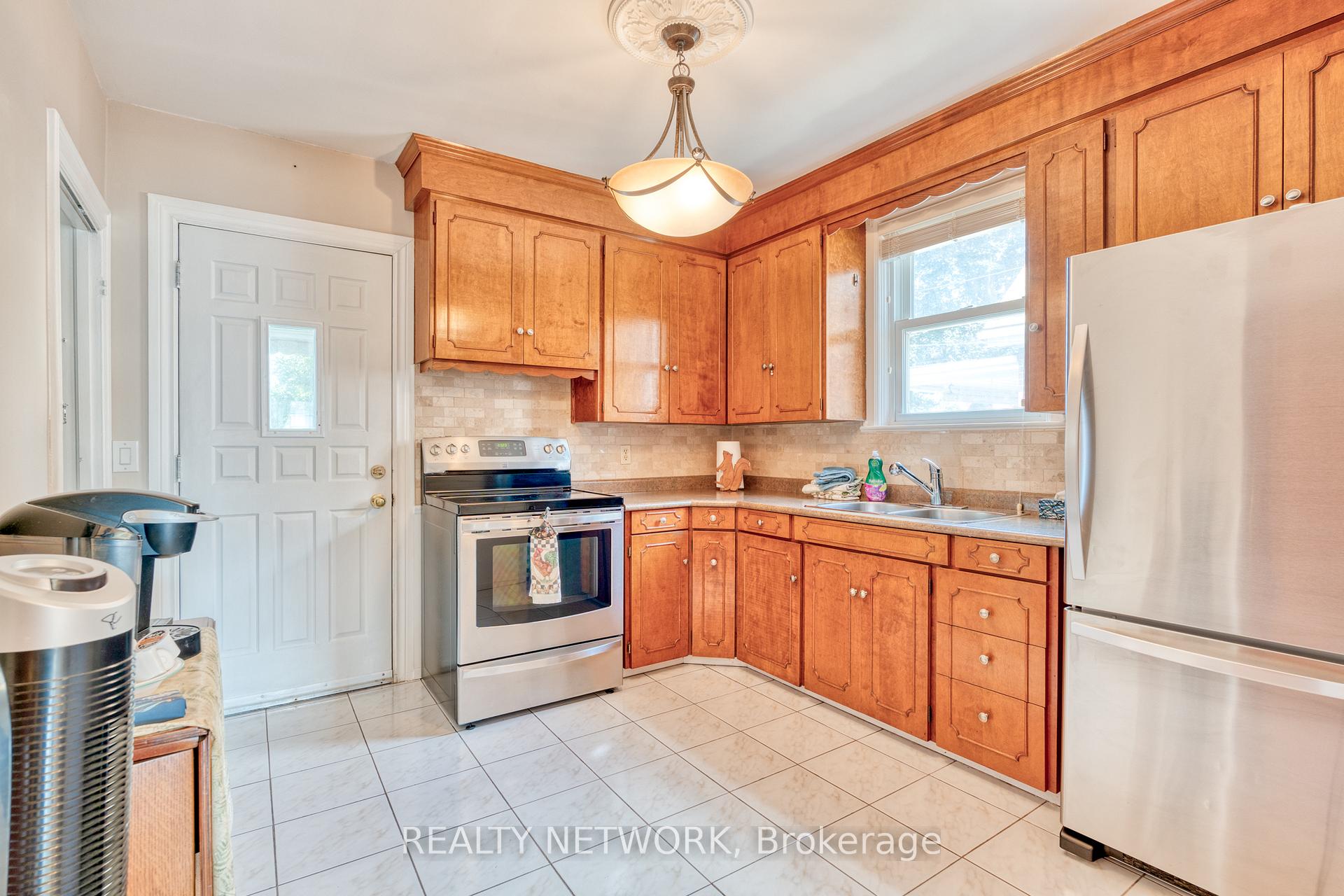 Photo 11 of 102 Barons Avenue S, Hamilton, Bartonville — HOMEH