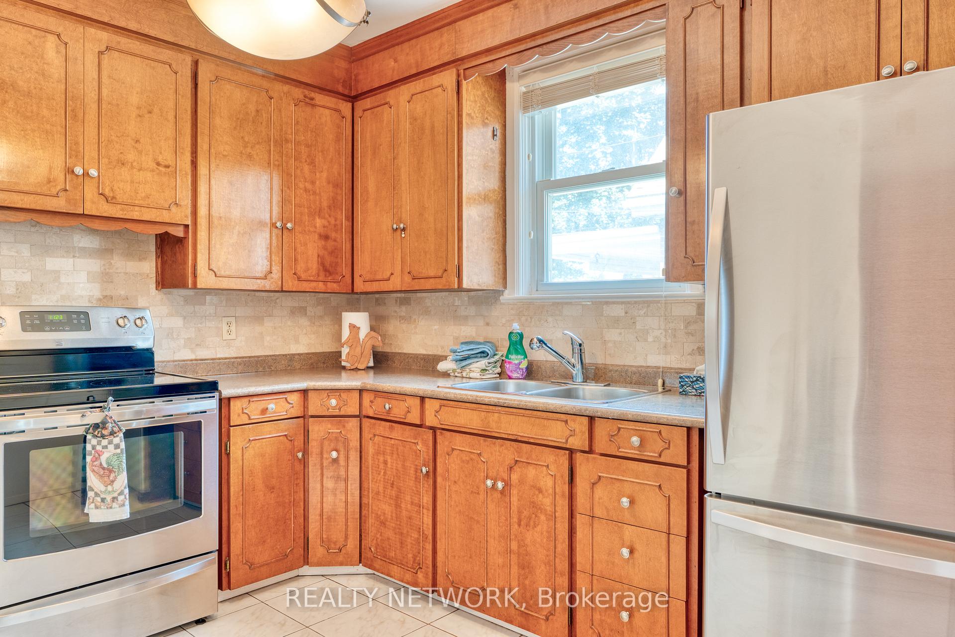 Photo 12 of 102 Barons Avenue S, Hamilton, Bartonville — HOMEH