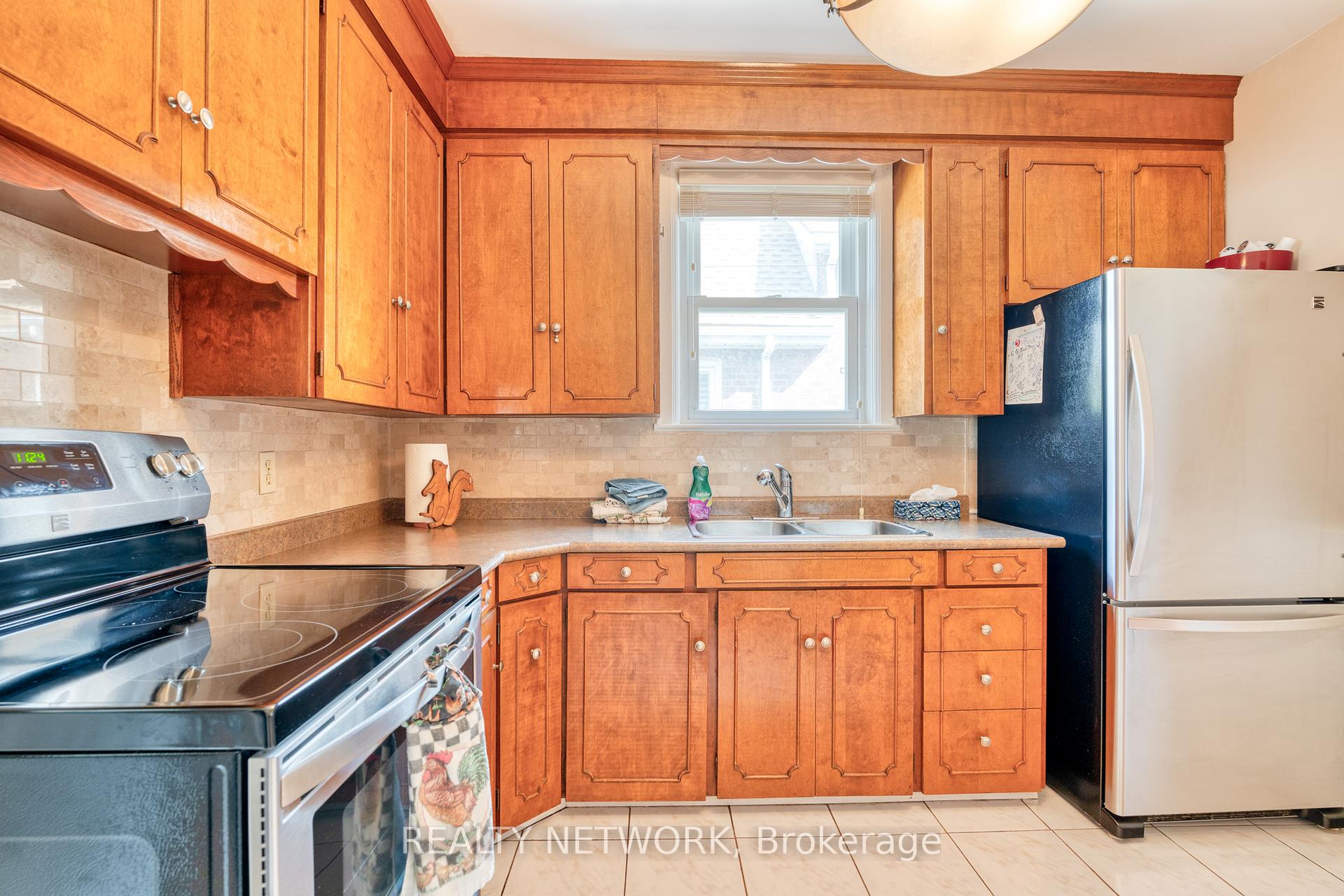 Photo 14 of 102 Barons Avenue S, Hamilton, Bartonville — HOMEH