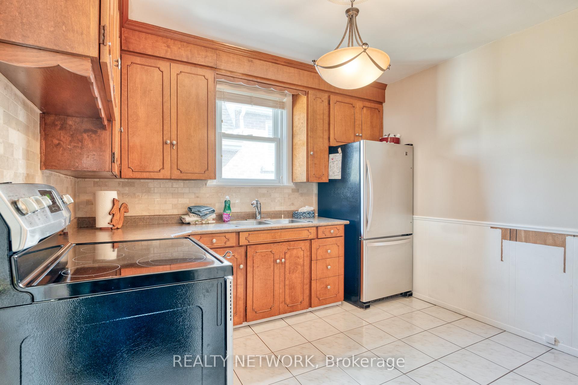 Photo 32 of 102 Barons Avenue S, Hamilton, Bartonville — HOMEH