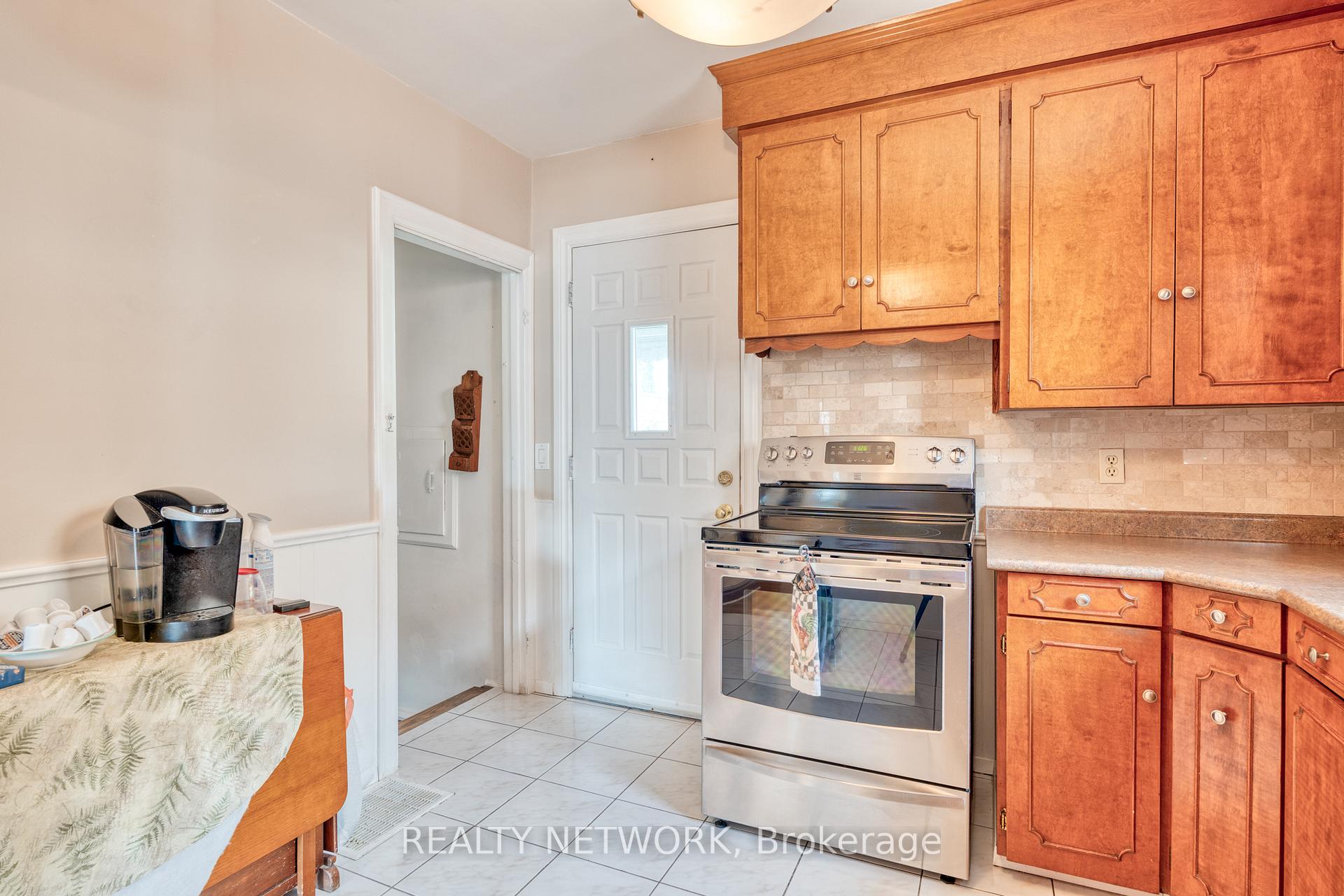 Photo 31 of 102 Barons Avenue S, Hamilton, Bartonville — HOMEH