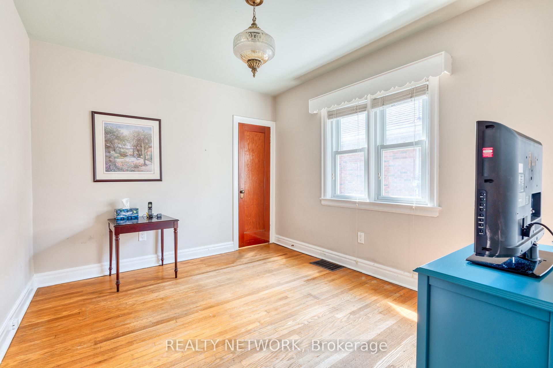 Photo 34 of 102 Barons Avenue S, Hamilton, Bartonville — HOMEH