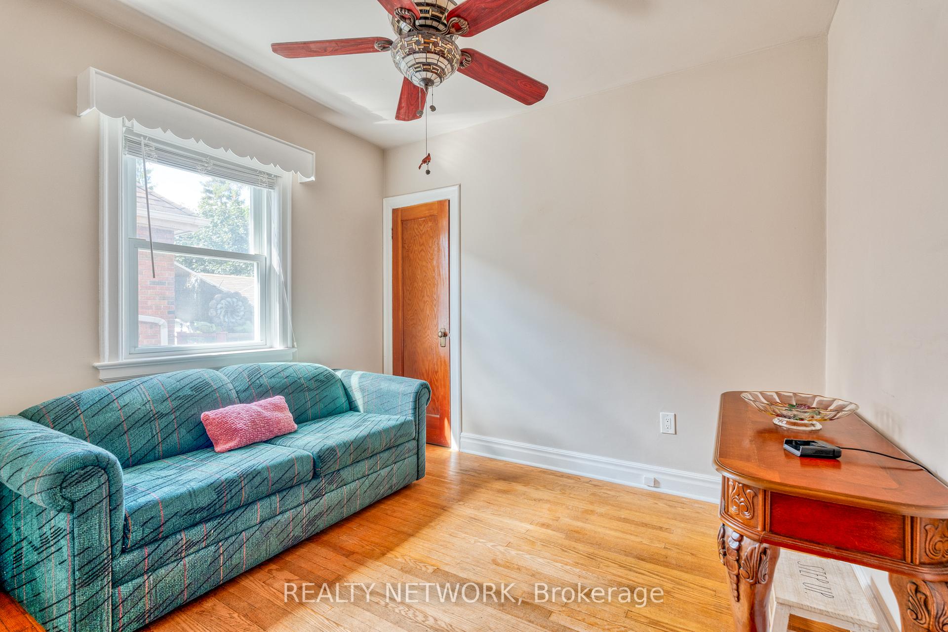 Photo 18 of 102 Barons Avenue S, Hamilton, Bartonville — HOMEH