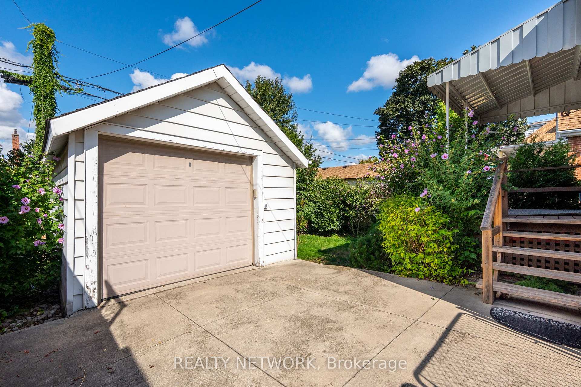 Photo 21 of 102 Barons Avenue S, Hamilton, Bartonville — HOMEH