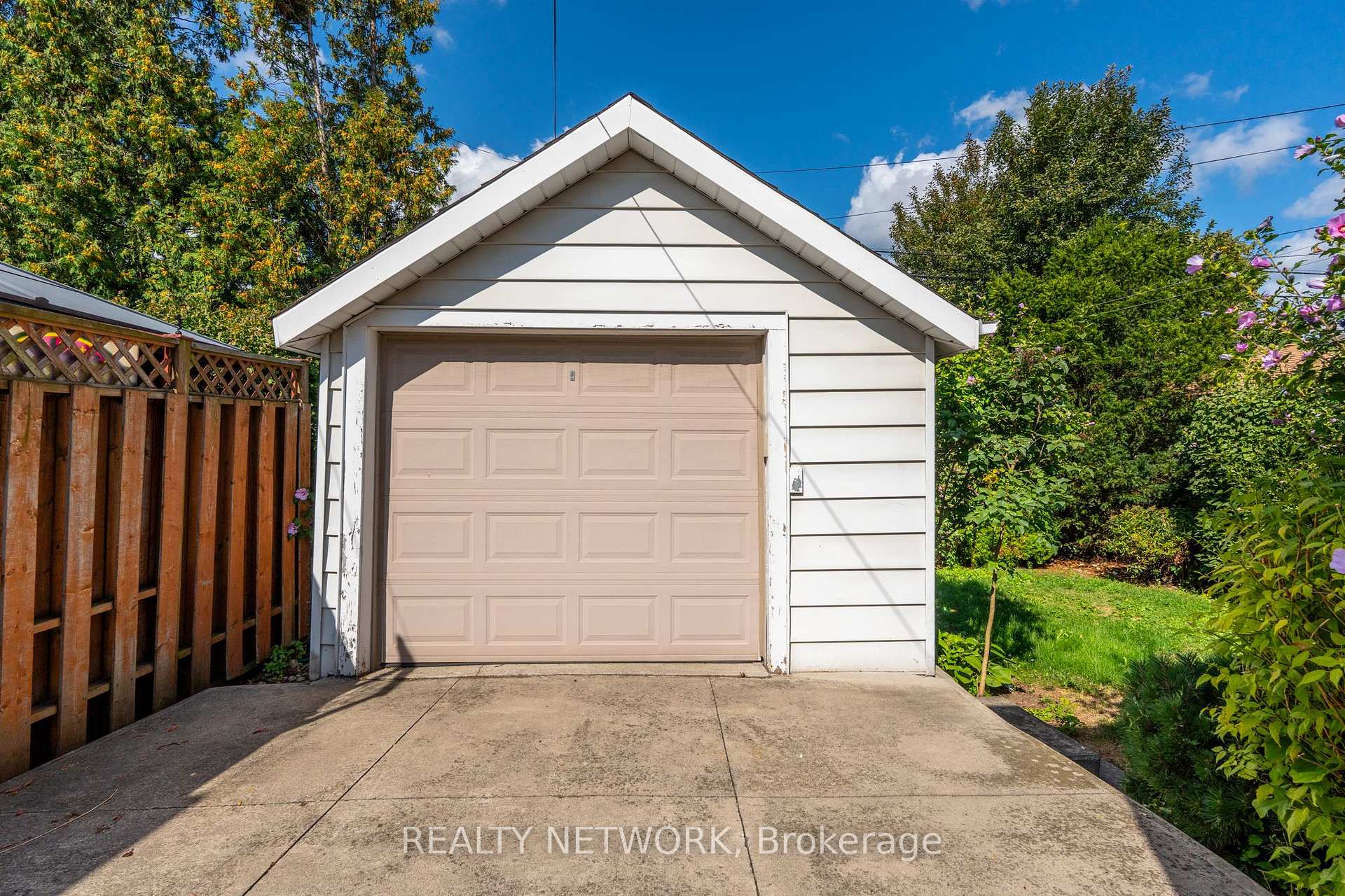 Photo 30 of 102 Barons Avenue S, Hamilton, Bartonville — HOMEH