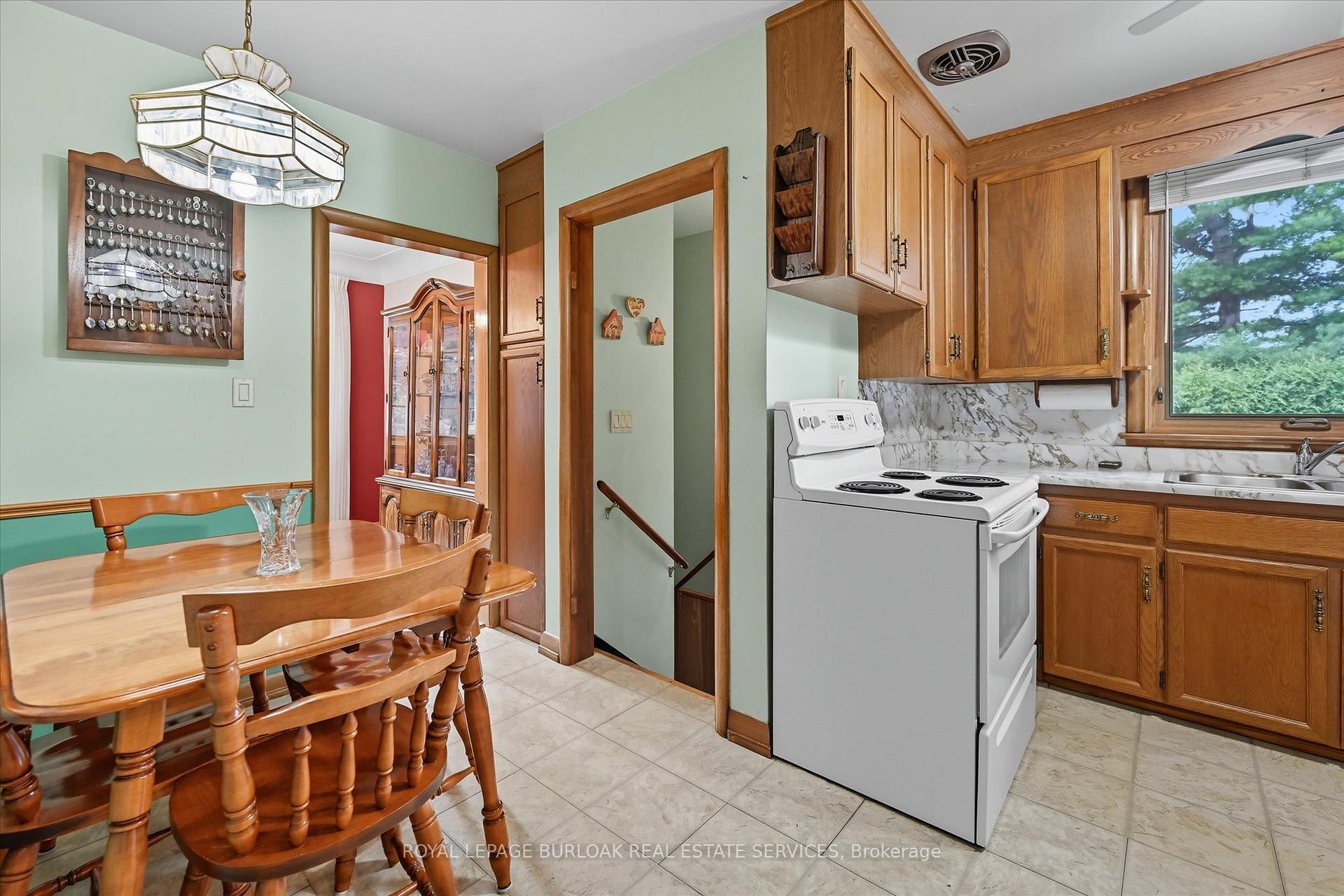 Photo 19 of 13 James Street, Hamilton, Waterdown — HOMEH