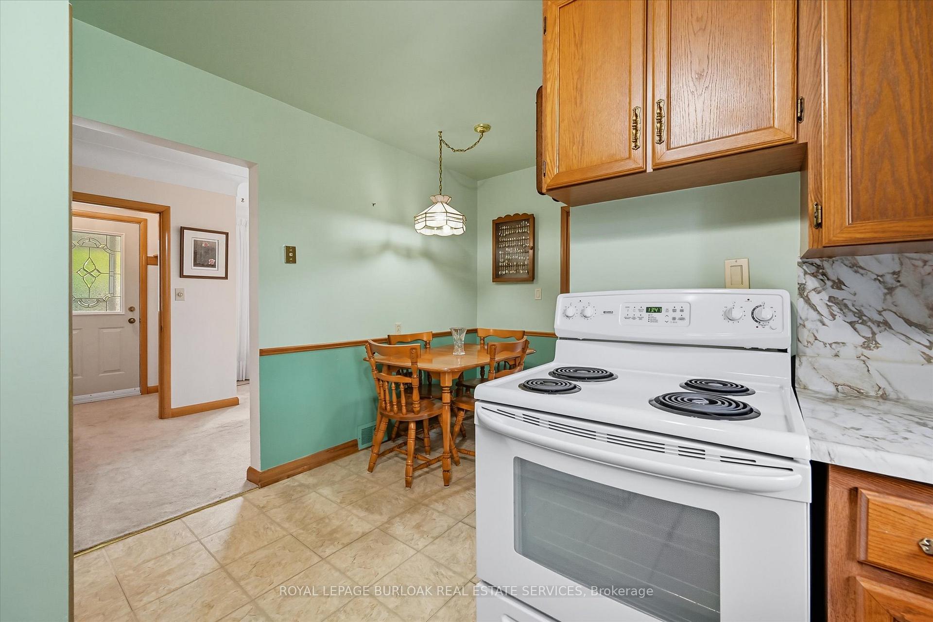 Photo 15 of 13 James Street, Hamilton, Waterdown — HOMEH