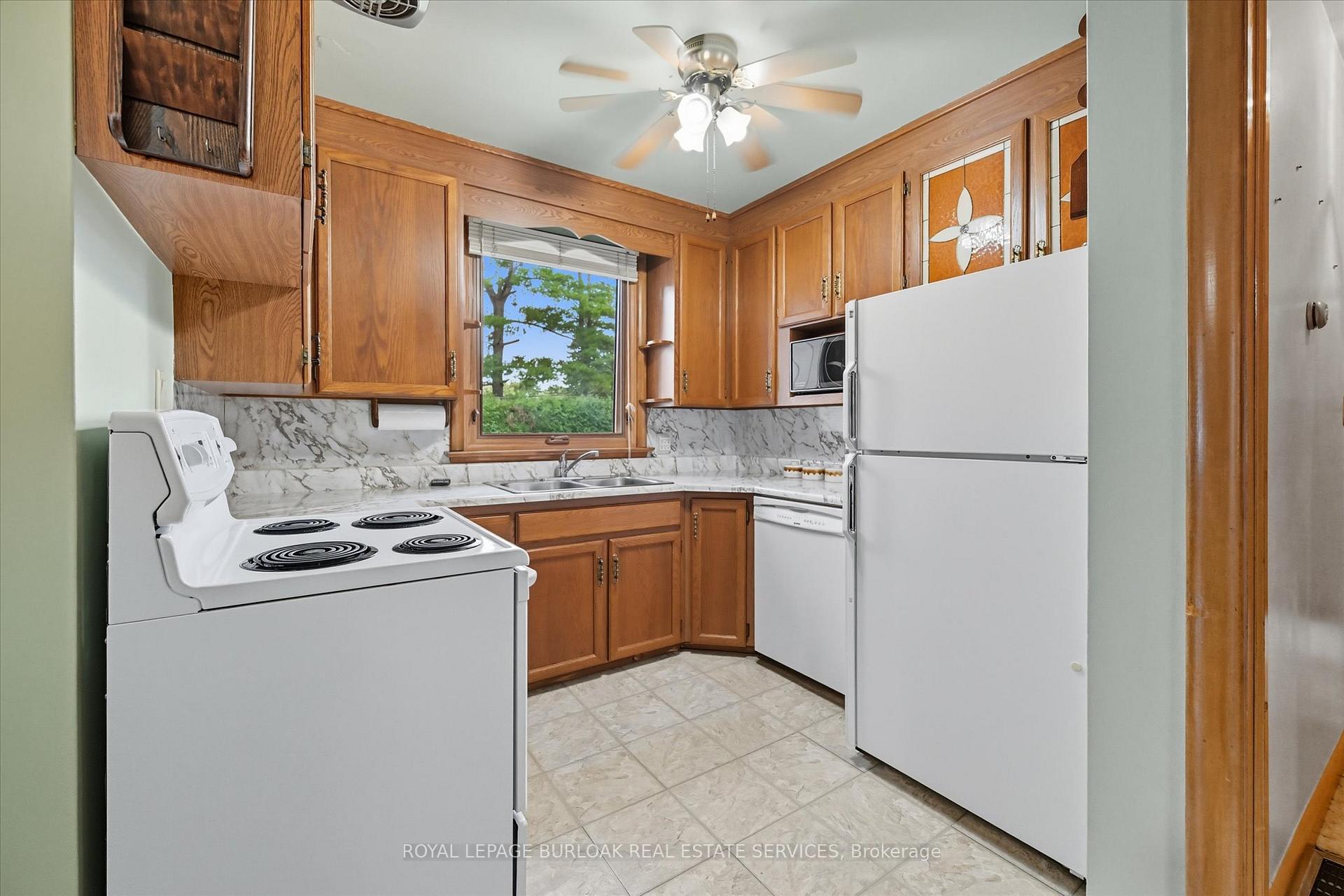 Photo 23 of 13 James Street, Hamilton, Waterdown — HOMEH