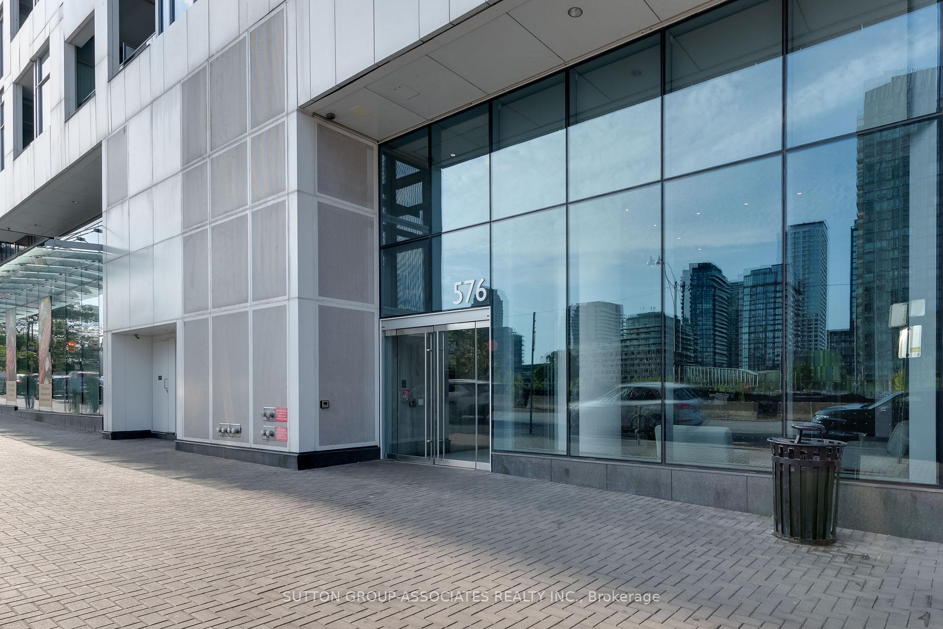 Photo 5 of Unit 1702, 576 Front Street W, Toronto, Waterfront Communities — HOMEH