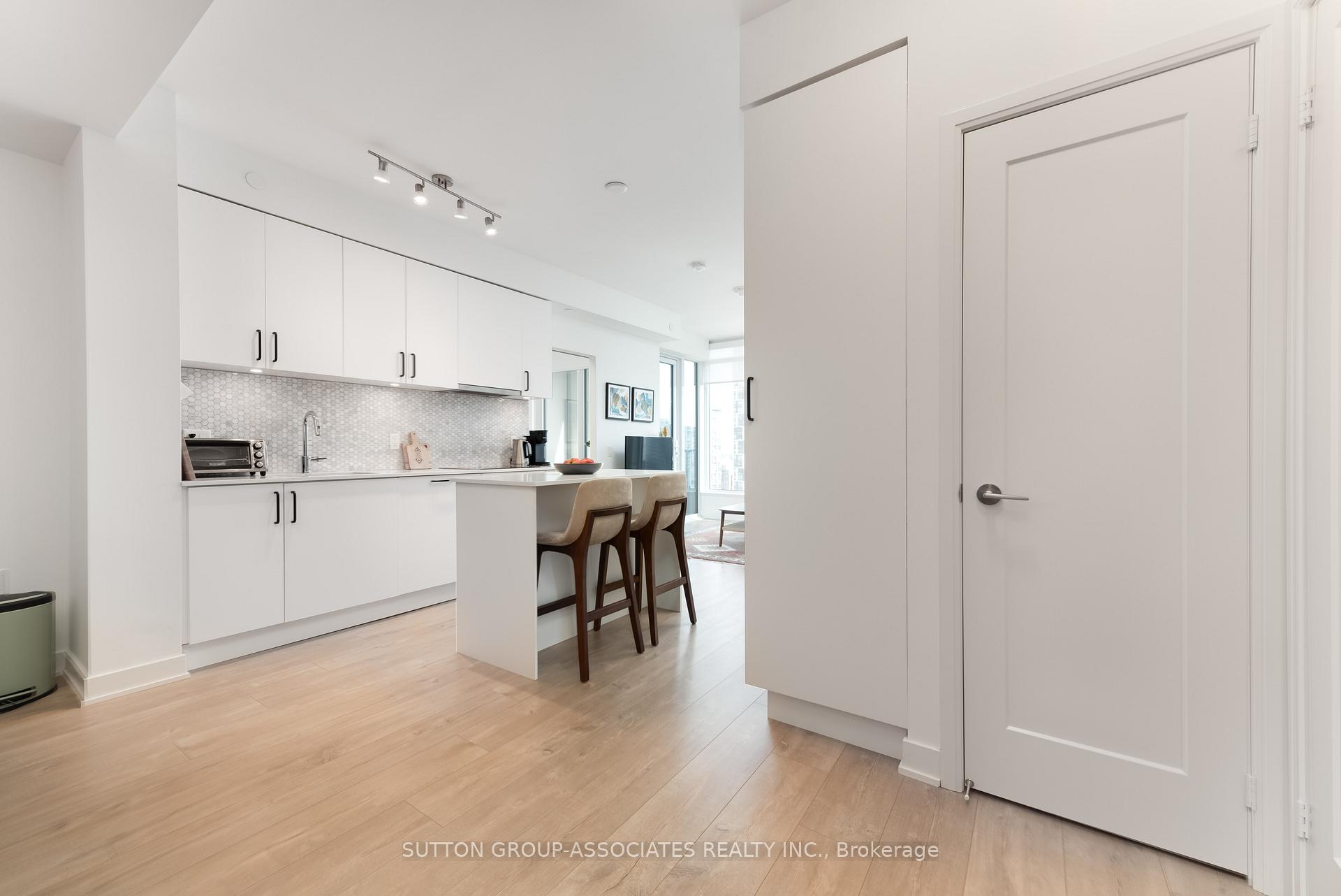 Photo 2 of Unit 1702, 576 Front Street W, Toronto, Waterfront Communities — HOMEH