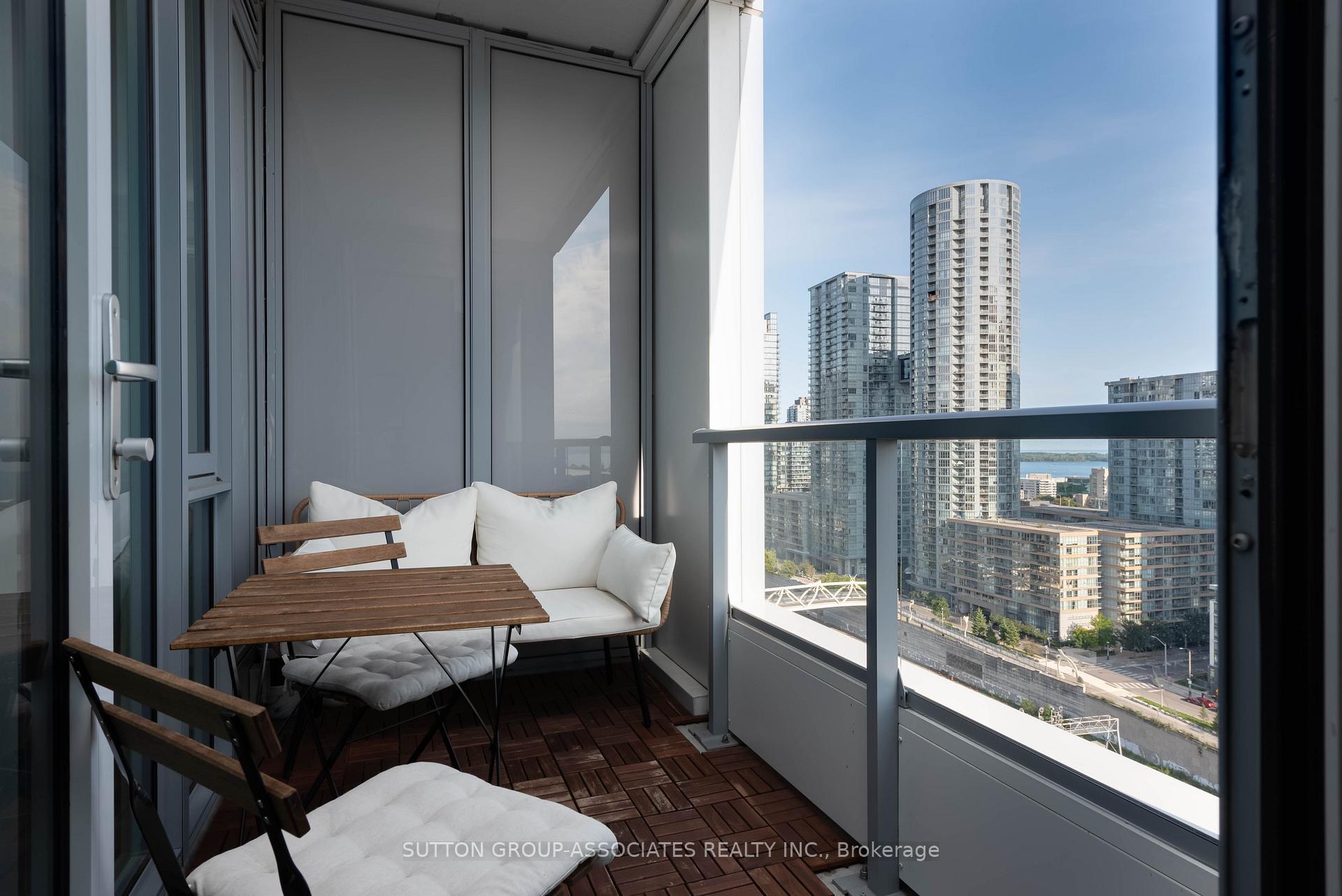 Photo 12 of Unit 1702, 576 Front Street W, Toronto, Waterfront Communities — HOMEH