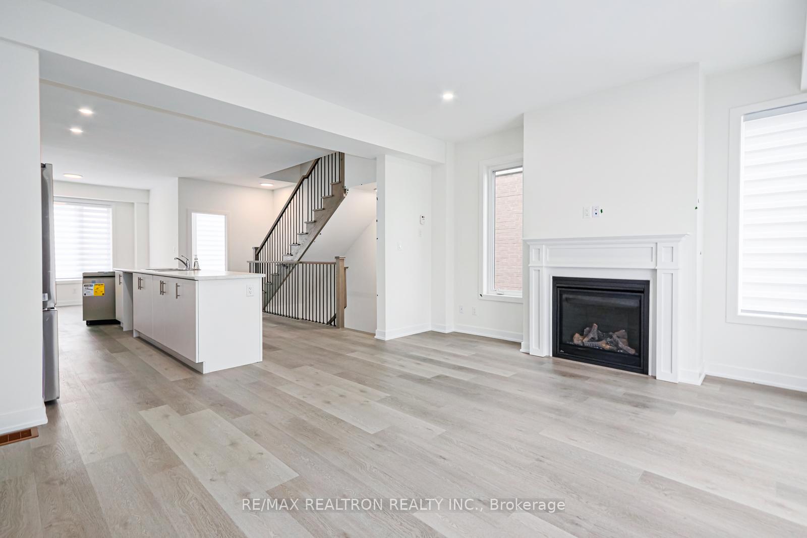 Photo 2 of 52 Winters Crescent, Collingwood — HOMEH