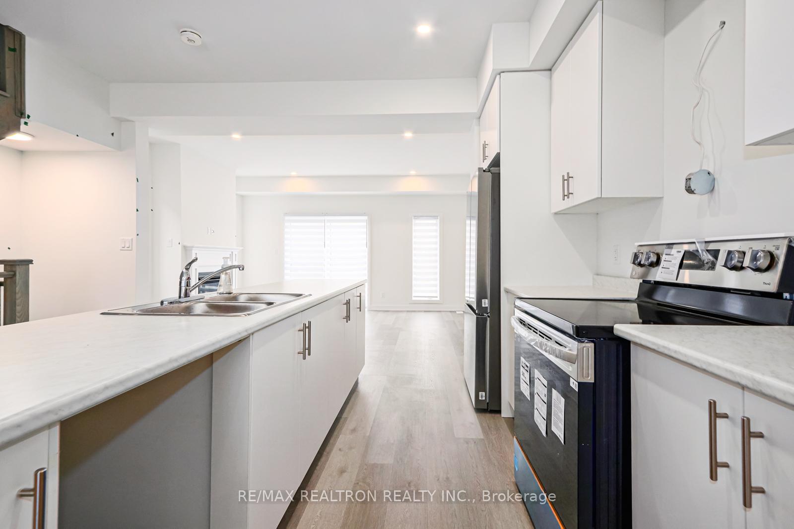 Photo 12 of 52 Winters Crescent, Collingwood — HOMEH