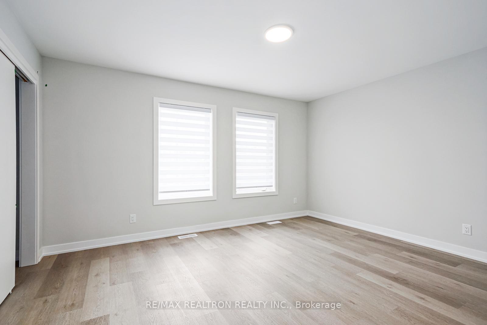 Photo 4 of 52 Winters Crescent, Collingwood — HOMEH