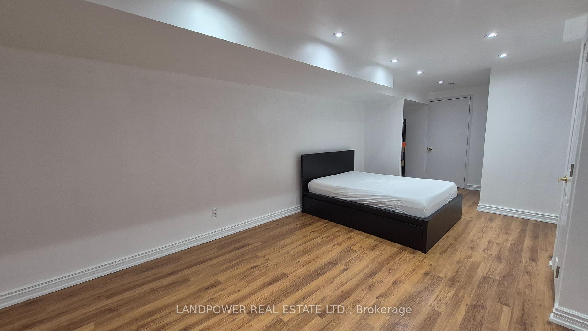 Photo 3 of Unit Basement Apartment, 32 Signet Way, Vaughan, Vellore Village — HOMEH