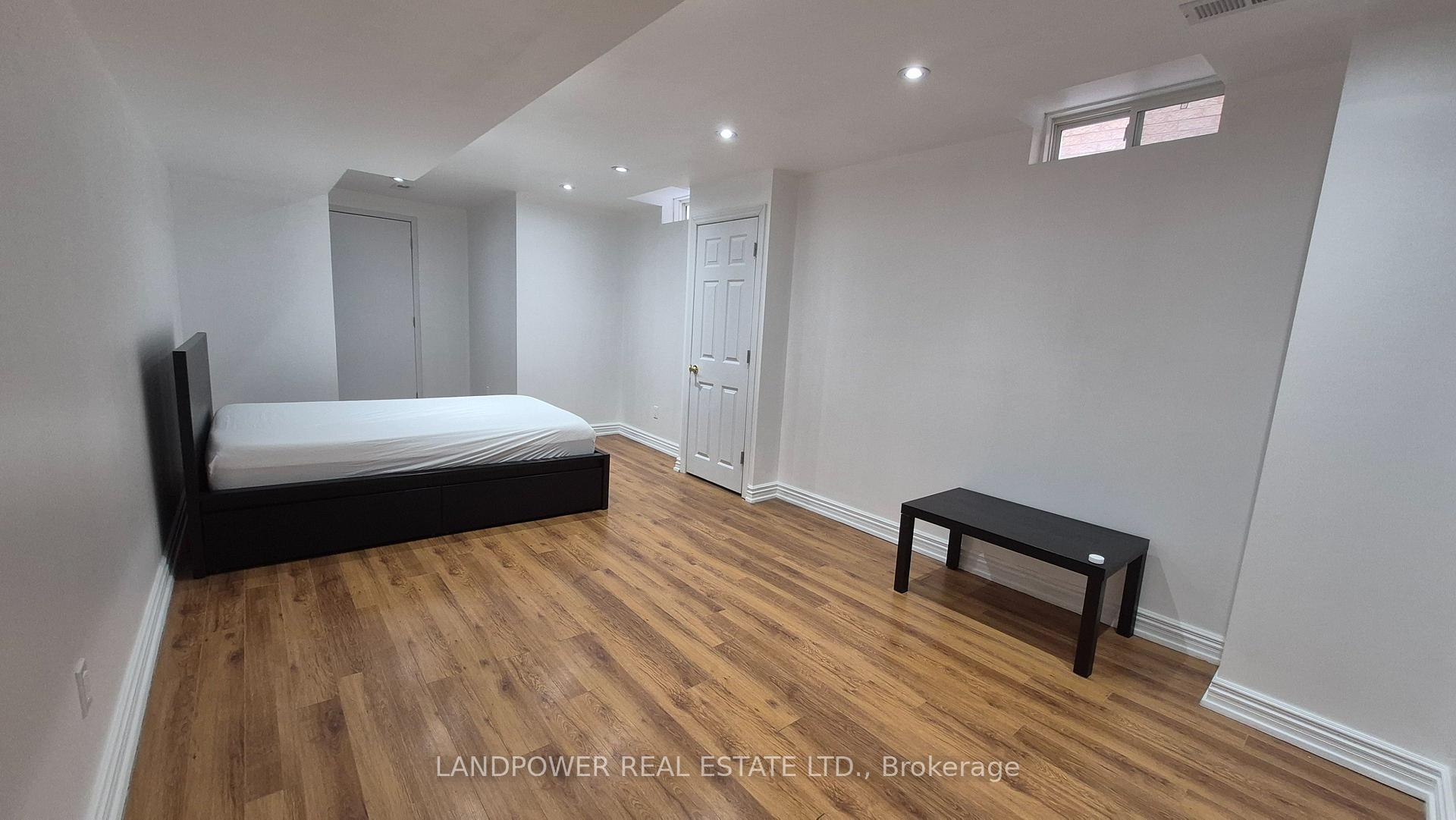 Photo 4 of Unit Basement Apartment, 32 Signet Way, Vaughan, Vellore Village — HOMEH
