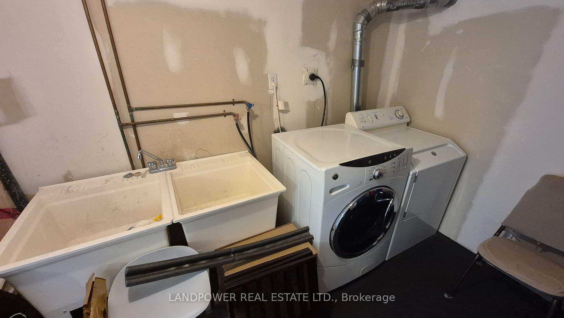 Photo 8 of Unit Basement Apartment, 32 Signet Way, Vaughan, Vellore Village — HOMEH