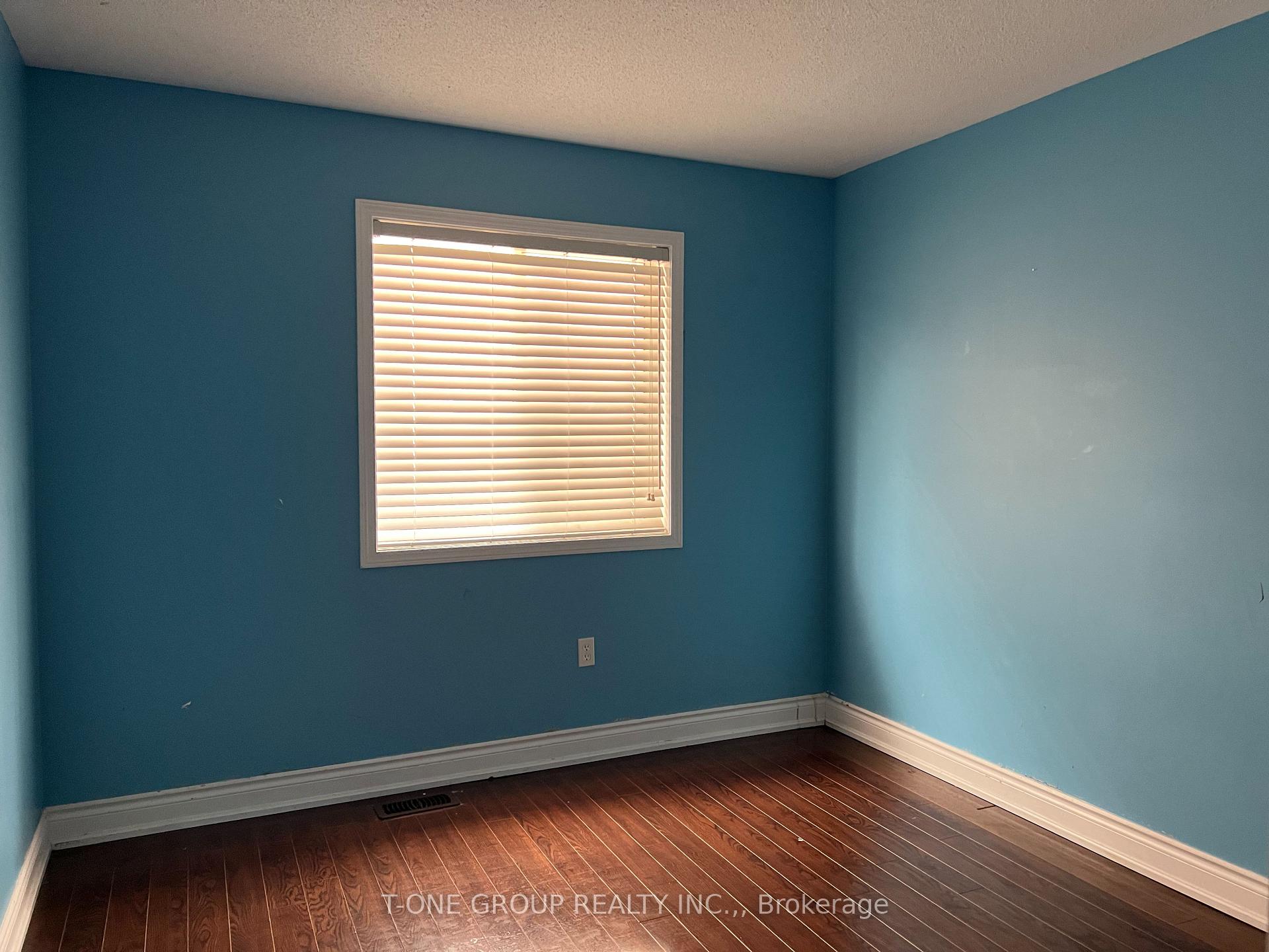 Photo 3 of 31 Pantano Place, Brampton, Credit Valley — HOMEH