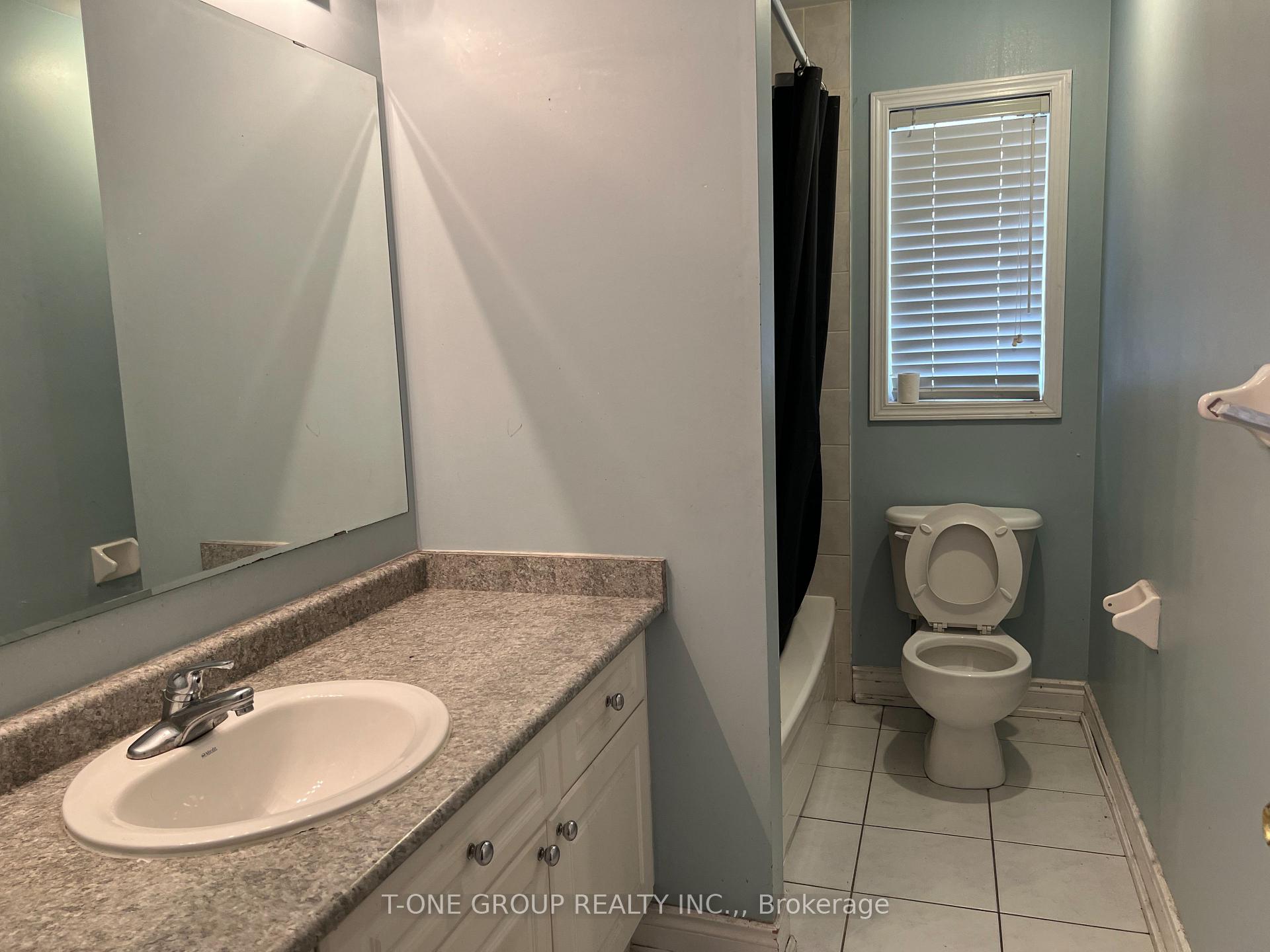 Photo 2 of 31 Pantano Place, Brampton, Credit Valley — HOMEH