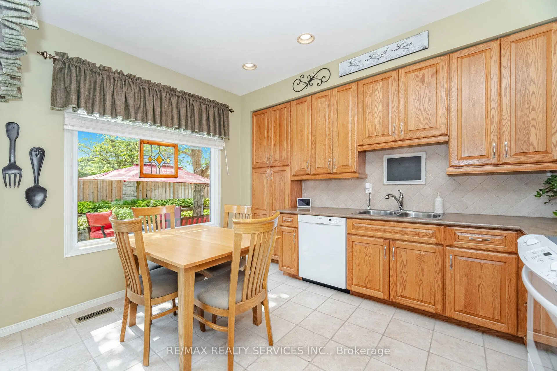Photo 12 of 8 Inwood Place, Brampton, Sandringham-Wellington — HOMEH