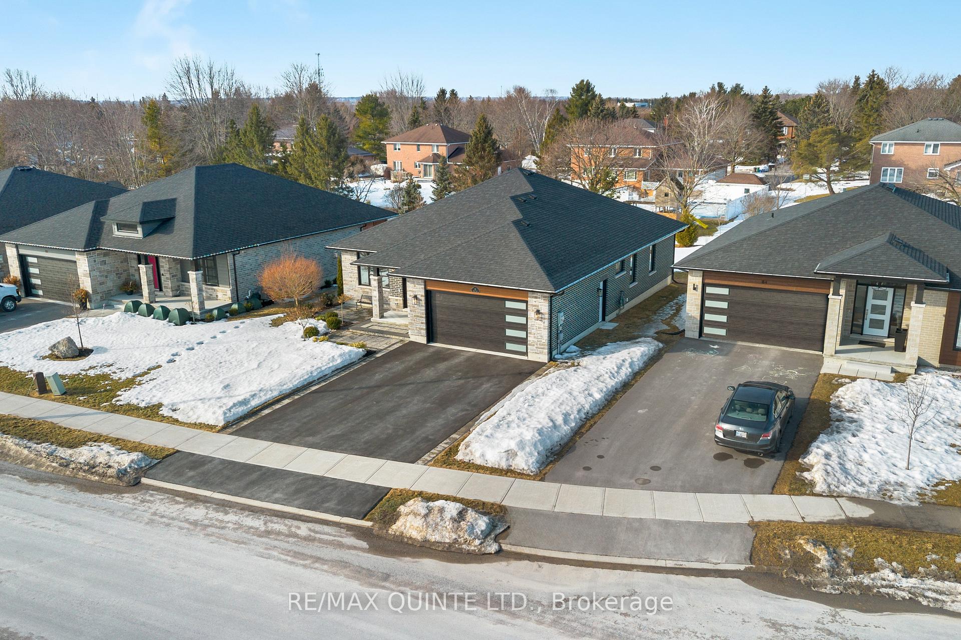 Photo 2 of 82 Dewal Place, Belleville, Belleville Ward — HOMEH