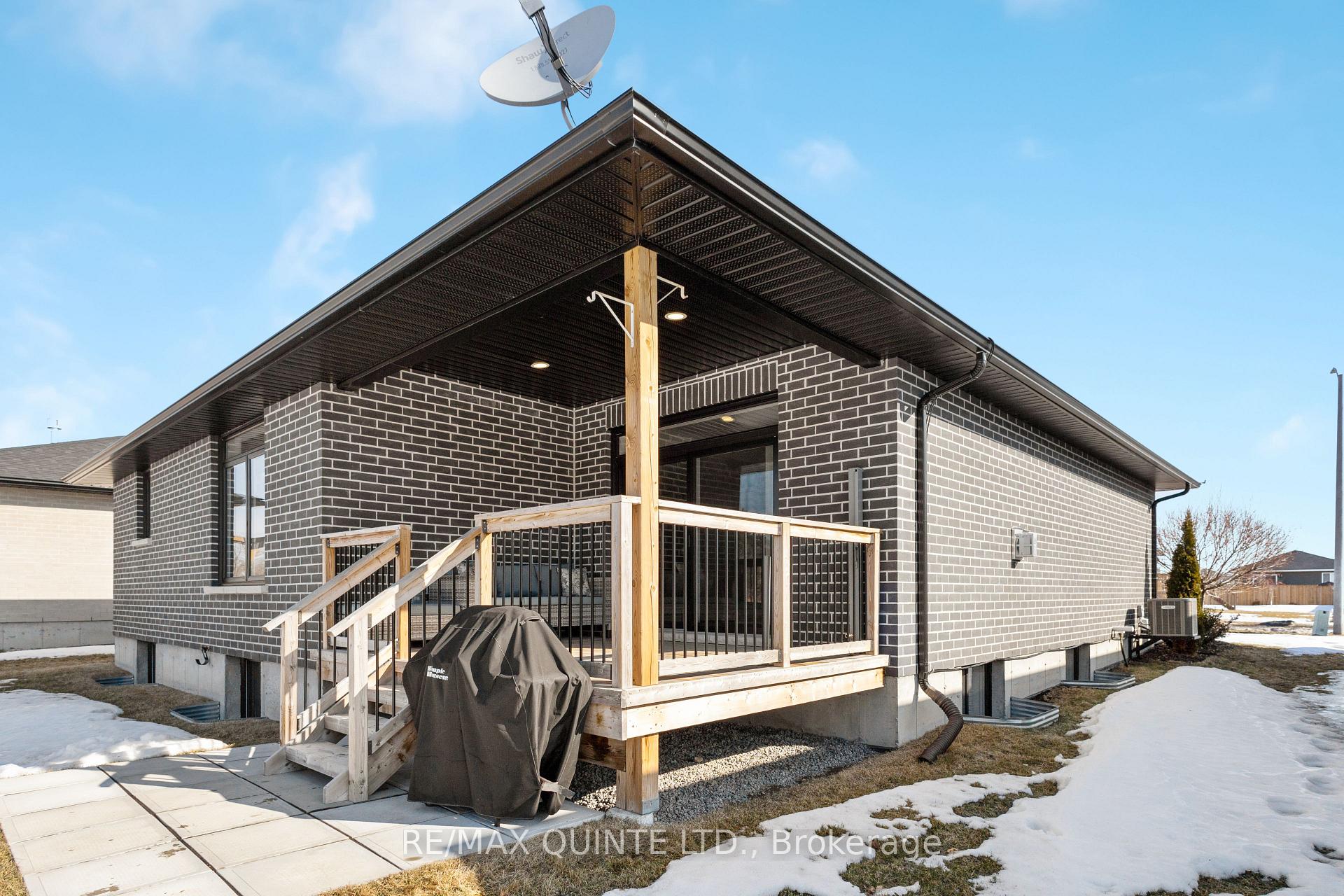 Photo 38 of 82 Dewal Place, Belleville, Belleville Ward — HOMEH