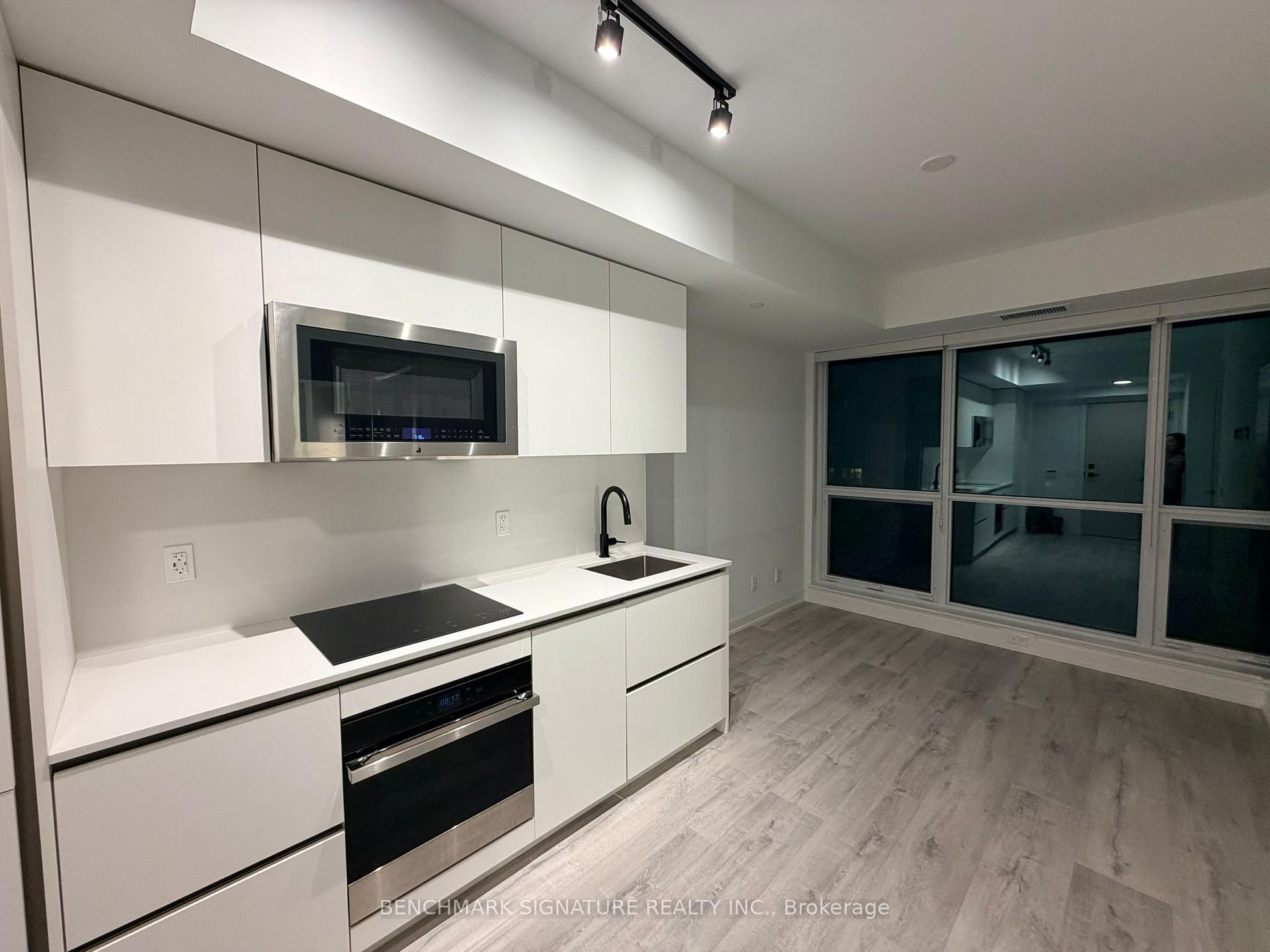 Front of Unit 3304, 327 King Street W