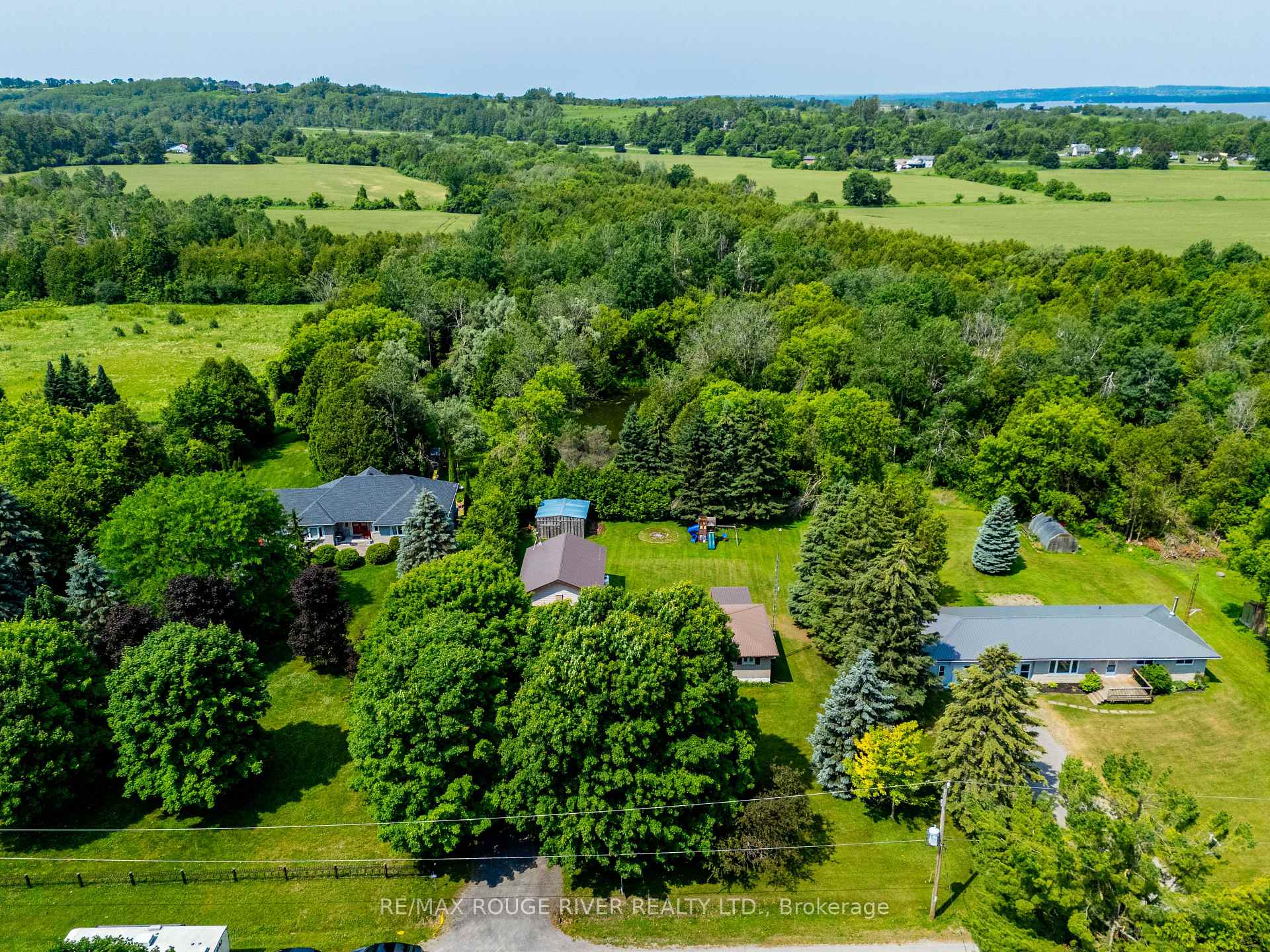 Photo 3 of 5274 Hillview Drive N, Hamilton Township, Rural Hamilton — HOMEH