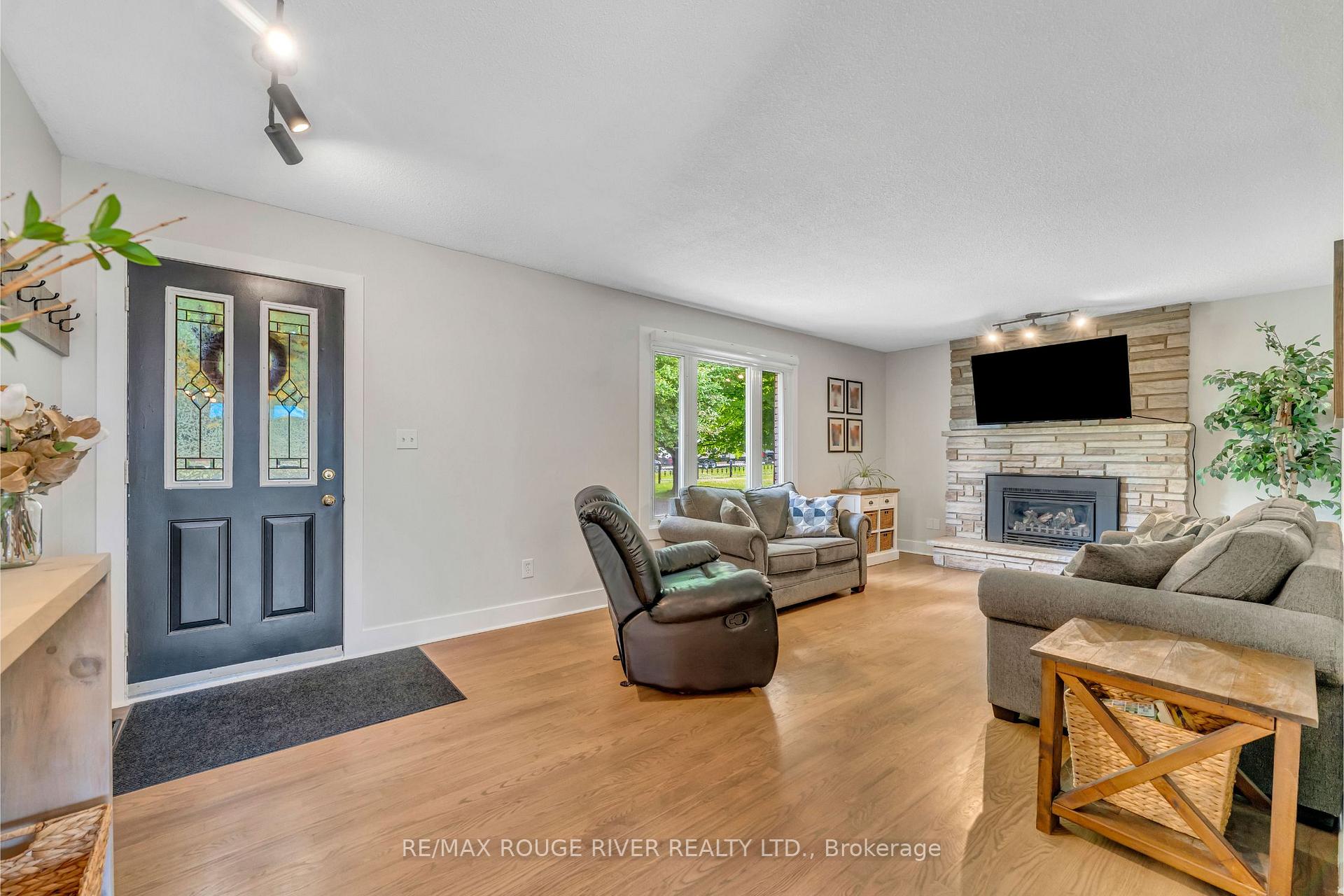 Photo 7 of 5274 Hillview Drive N, Hamilton Township, Rural Hamilton — HOMEH