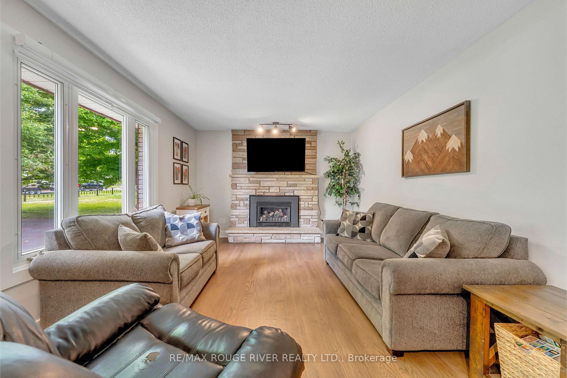 Photo 8 of 5274 Hillview Drive N, Hamilton Township, Rural Hamilton — HOMEH