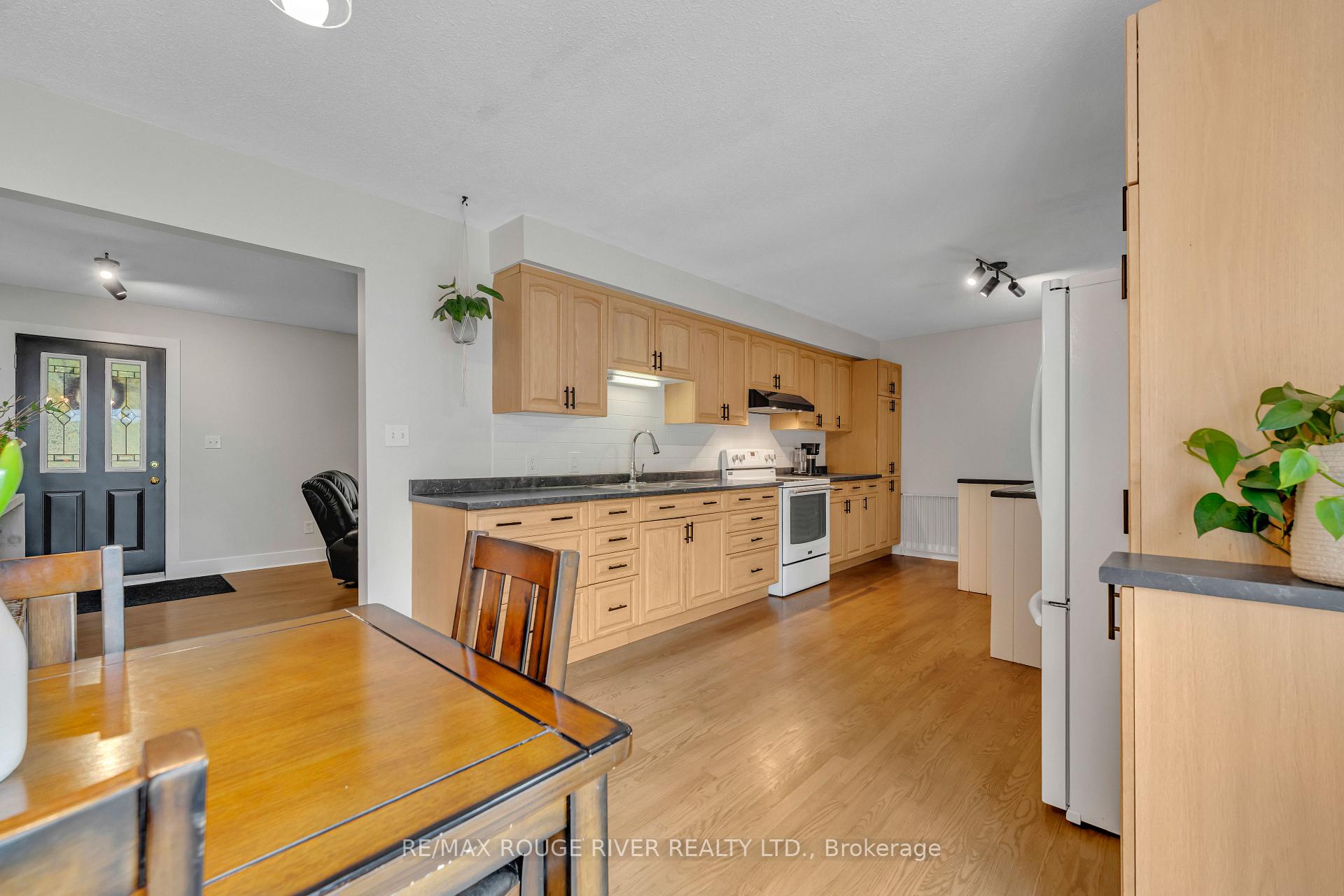 Photo 10 of 5274 Hillview Drive N, Hamilton Township, Rural Hamilton — HOMEH