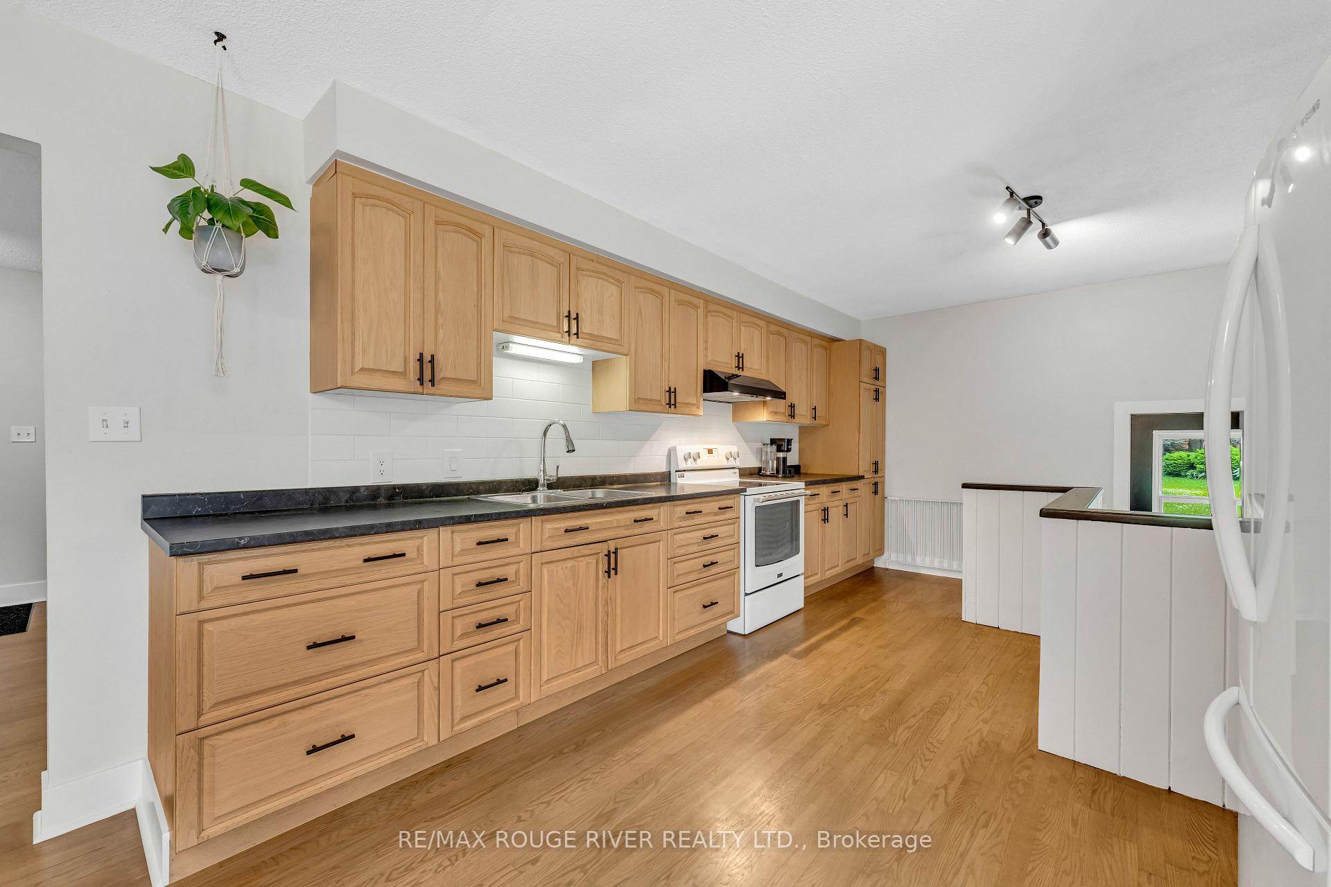 Photo 13 of 5274 Hillview Drive N, Hamilton Township, Rural Hamilton — HOMEH