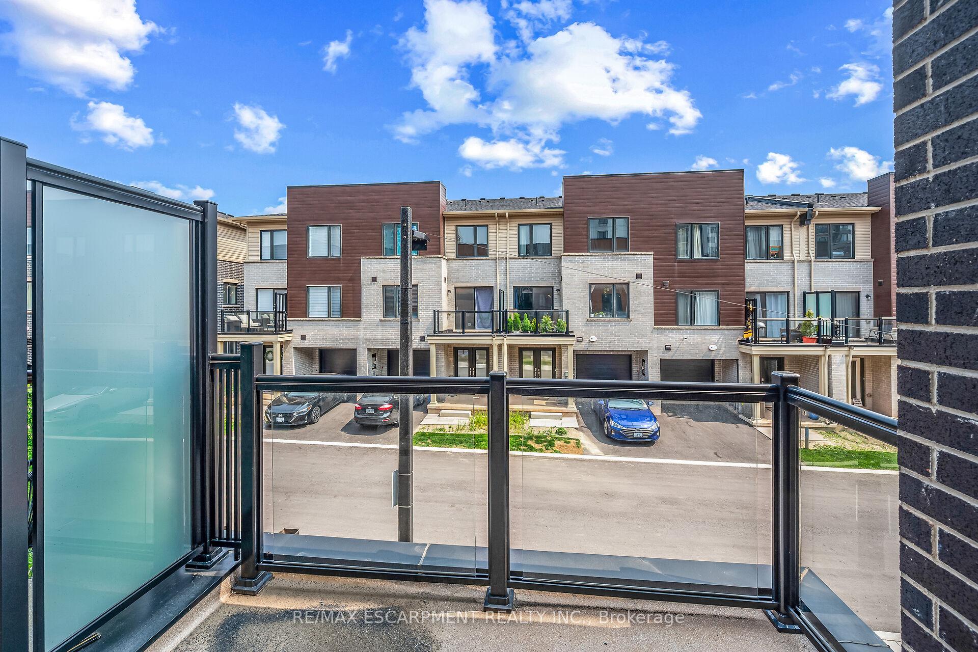 Photo 7 of 22 Dryden Lane, Hamilton, McQuesten — HOMEH