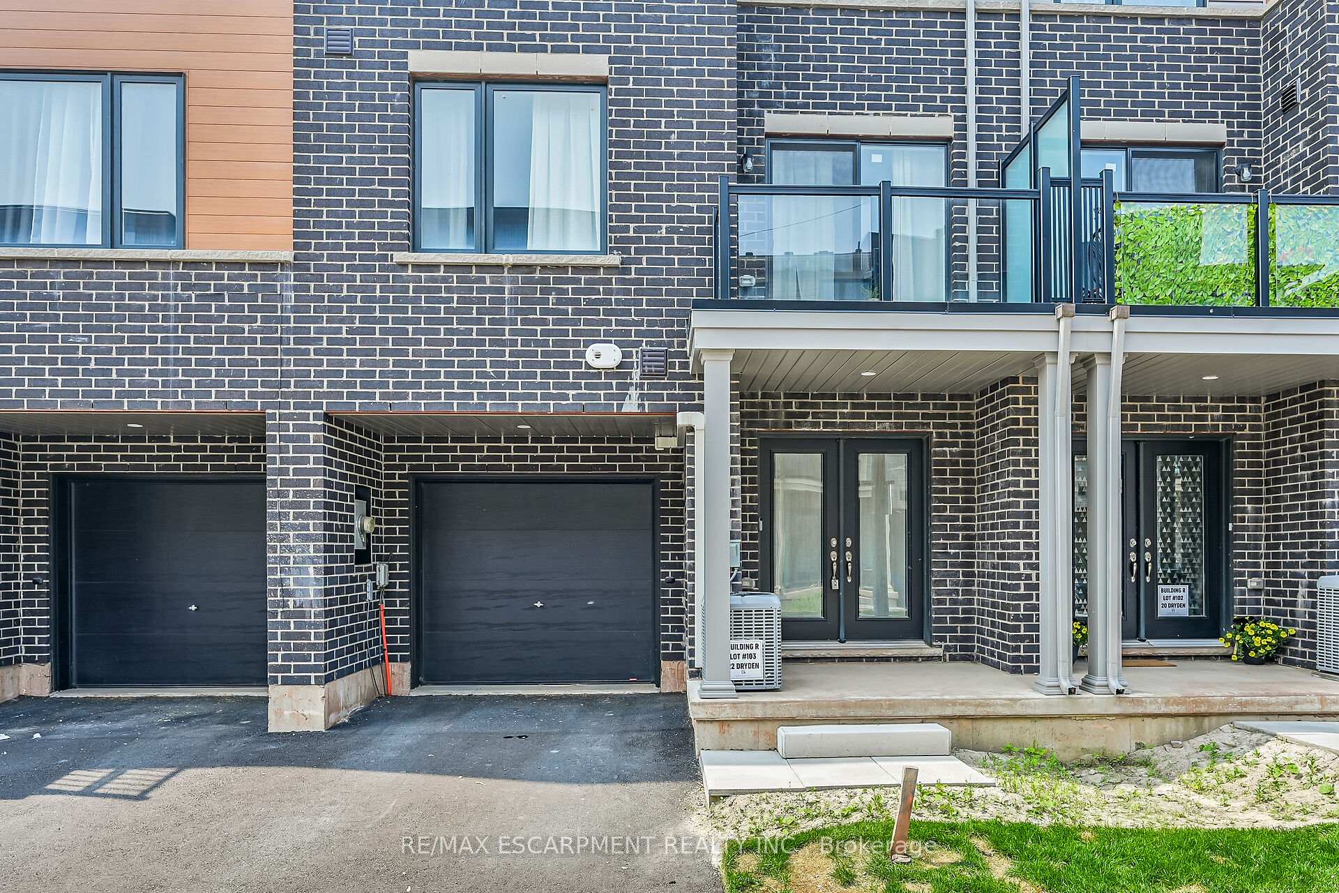 Photo 8 of 22 Dryden Lane, Hamilton, McQuesten — HOMEH