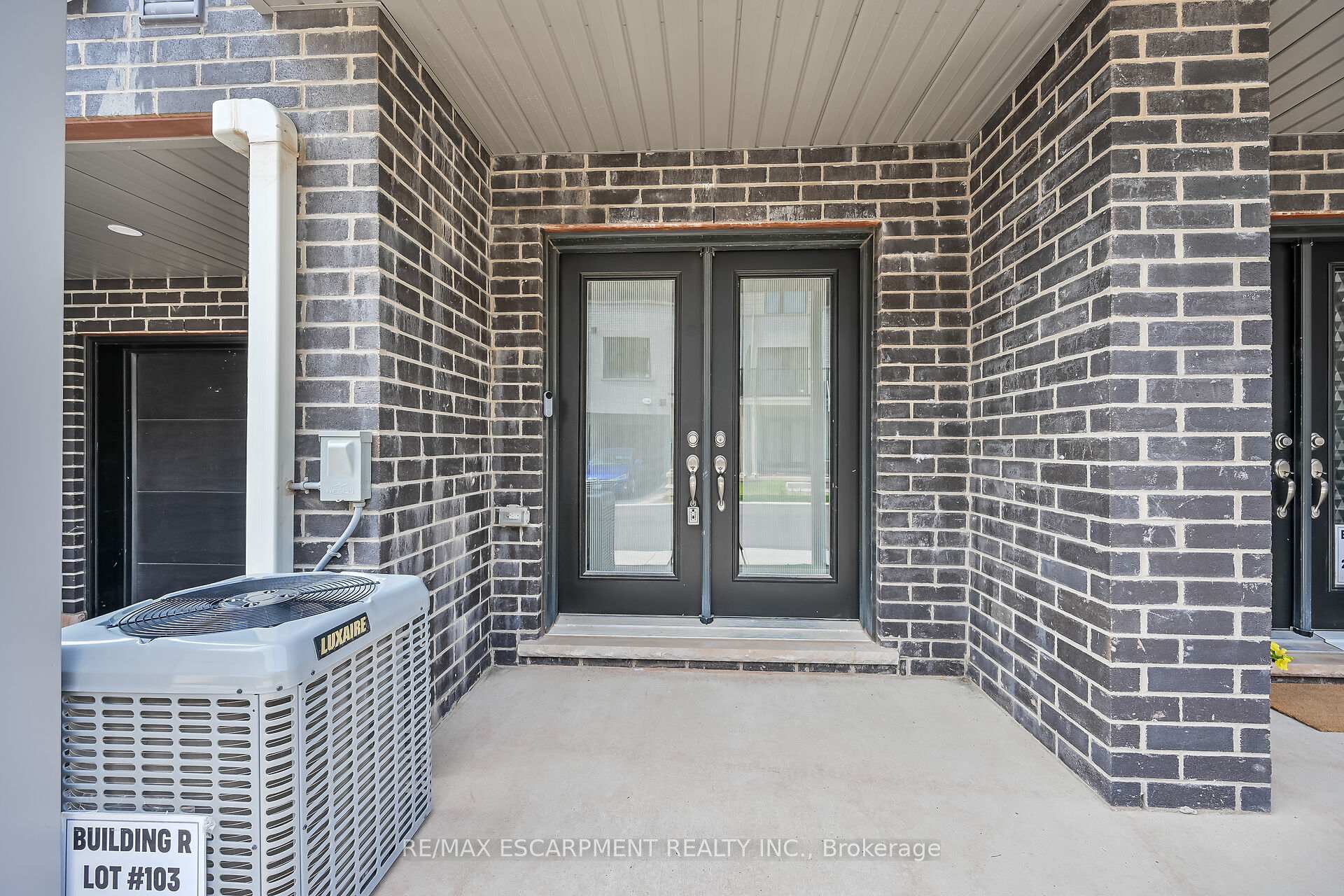 Photo 23 of 22 Dryden Lane, Hamilton, McQuesten — HOMEH