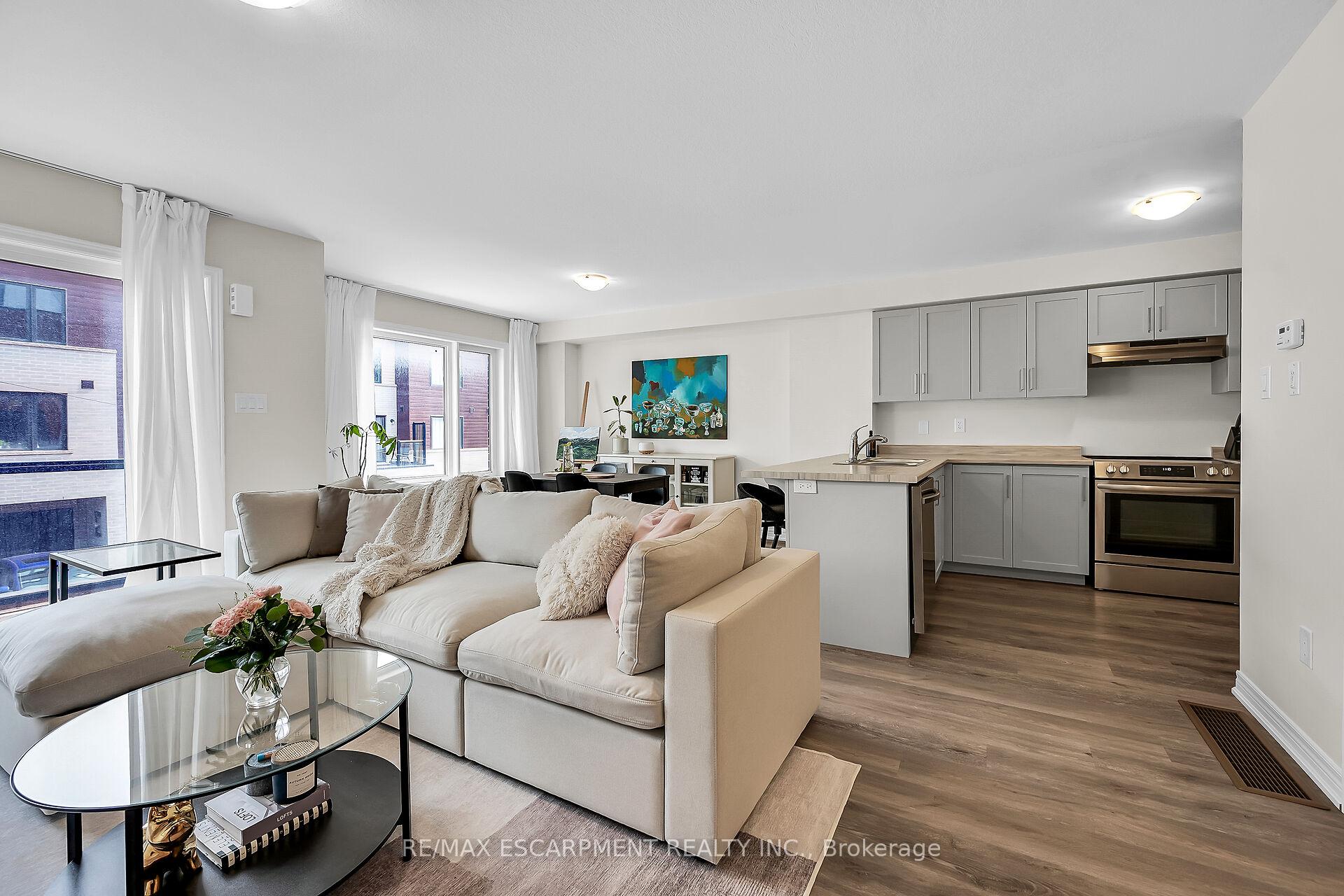 Photo 13 of 22 Dryden Lane, Hamilton, McQuesten — HOMEH