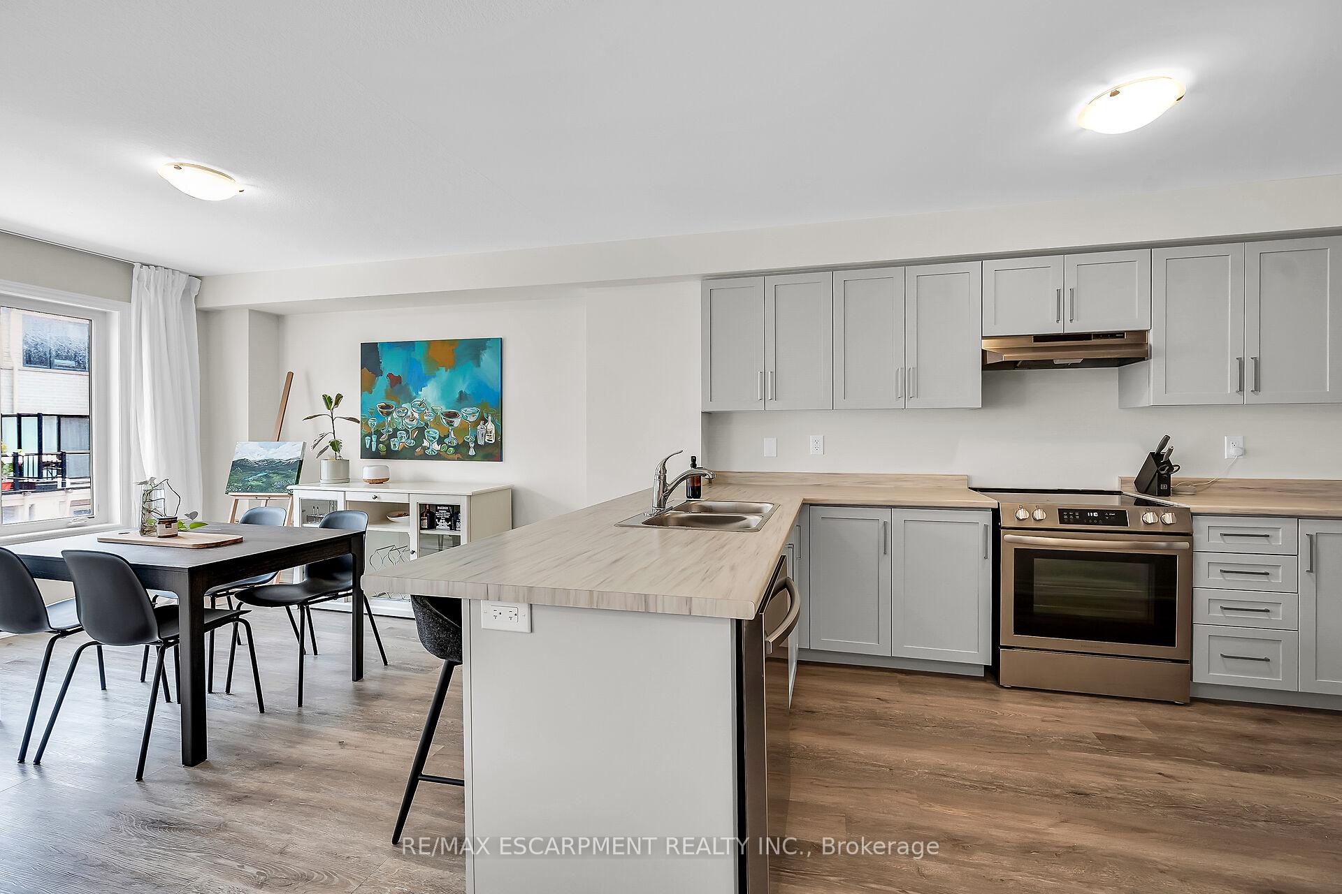 Photo 17 of 22 Dryden Lane, Hamilton, McQuesten — HOMEH